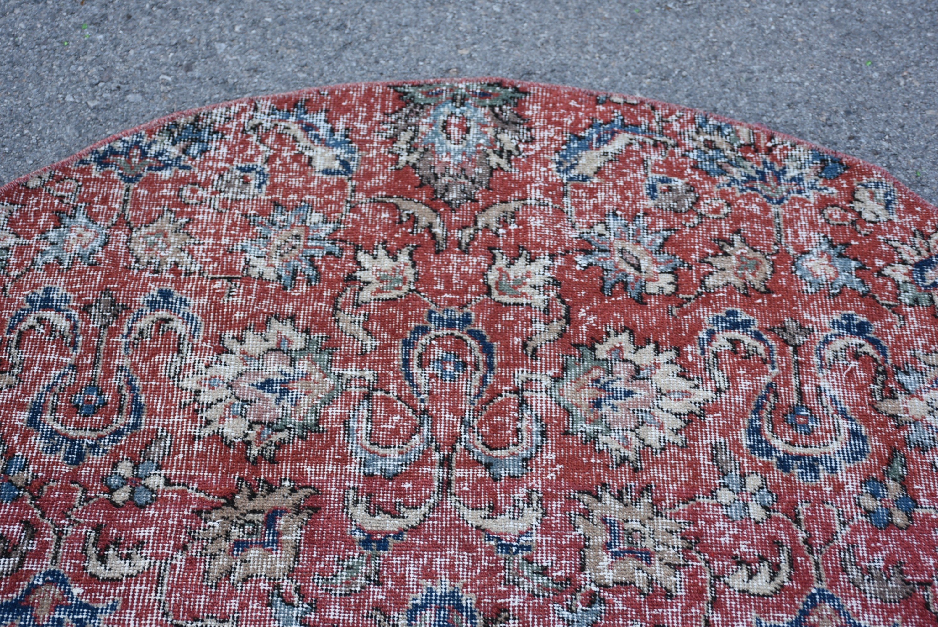 Vintage Halı, 4.4x4.4 ft Aksan Halısı, Kabile Halısı, Türk Halıları, Yer Halıları, Soğuk Halı, Kırmızı Yün Halı, Çocuk Halıları, Giriş Halısı, Yatak Odası Halıları