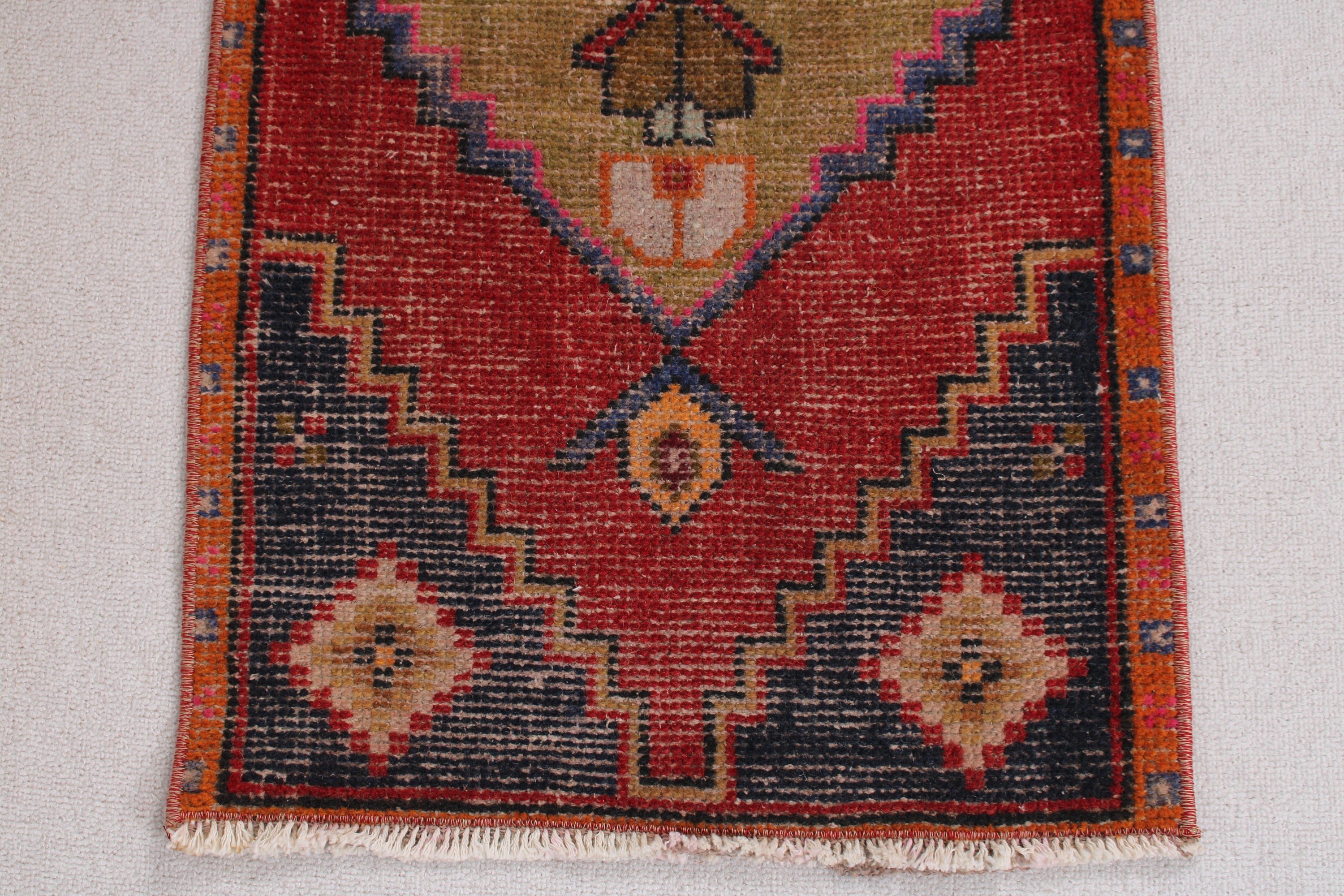 Küçük Vintage Halılar, Tribal Halılar, Kırmızı 1.3x3.4 ft Küçük Halı, Fas Halısı, Yer Halısı, Küçük Alan Halıları, Vintage Halı, Türk Halısı