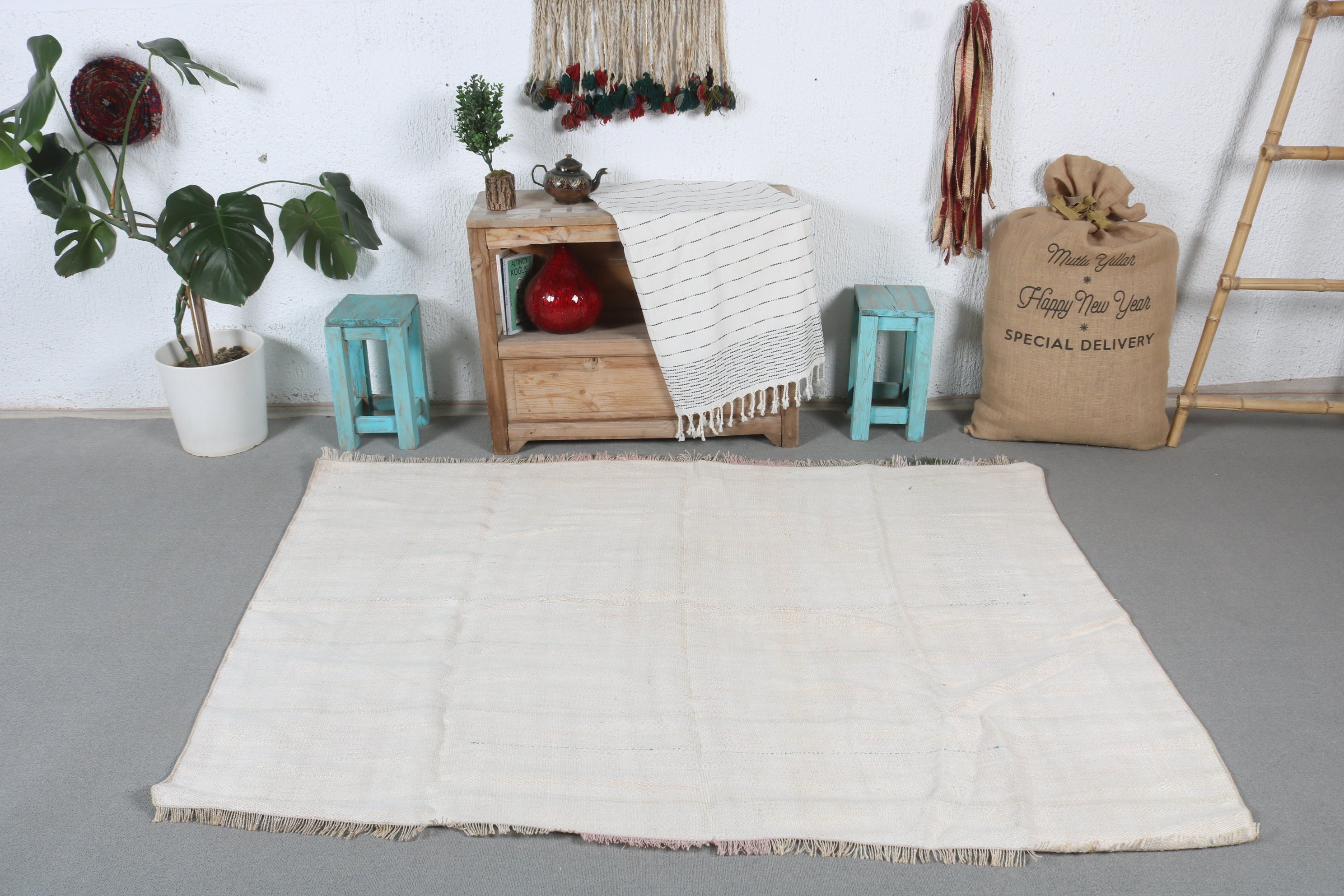 Wool Rug, White Oushak Rug, 6x4.2 ft Area Rug, Rugs for Bedroom, Oriental Rug, Vintage Rugs, Kilim, Living Room Rug, Turkish Rug, Cute Rug