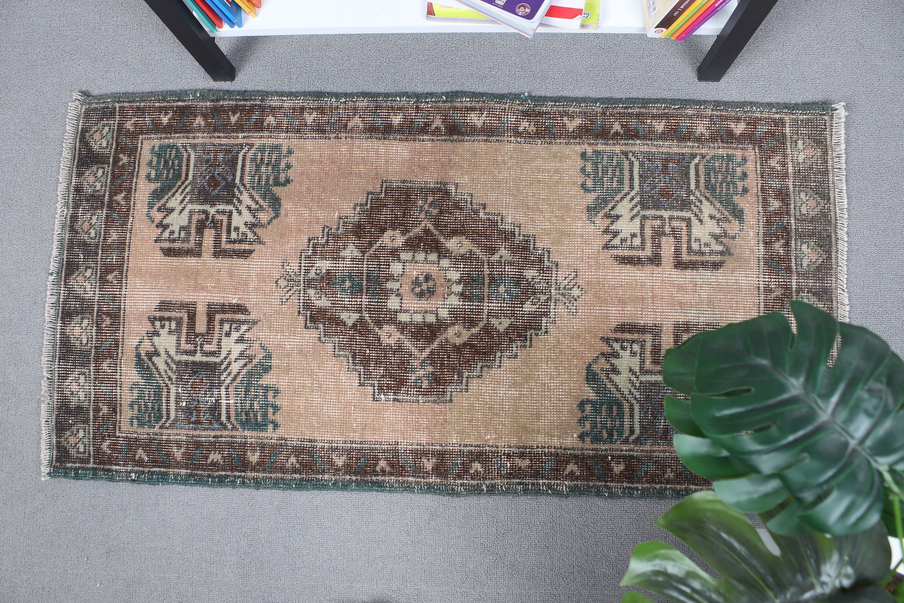 Mutfak Halıları, Türk Halıları, 1.8x3.5 ft Küçük Halı, Kahverengi Antika Halılar, Antika Halılar, Havalı Halı, Vintage Halı, Kapı Paspası Halısı, Araba Paspas Halısı