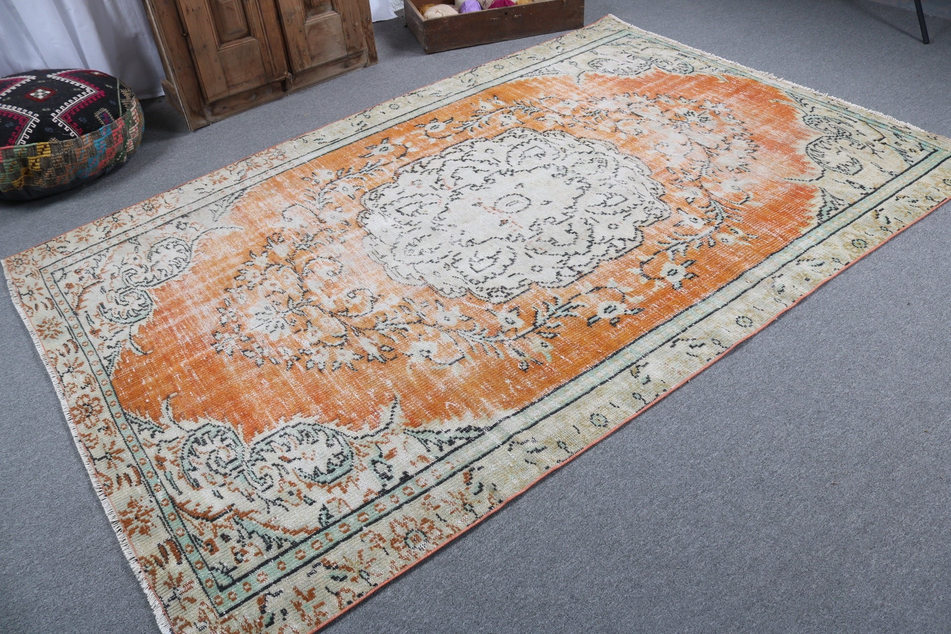 Büyük Vintage Halı, Yatak Odası Halısı, Türk Halısı, 5.6x8.8 ft Büyük Halılar, Antika Halılar, Vintage Halı, Turuncu Anadolu Halıları, Nötr Halılar