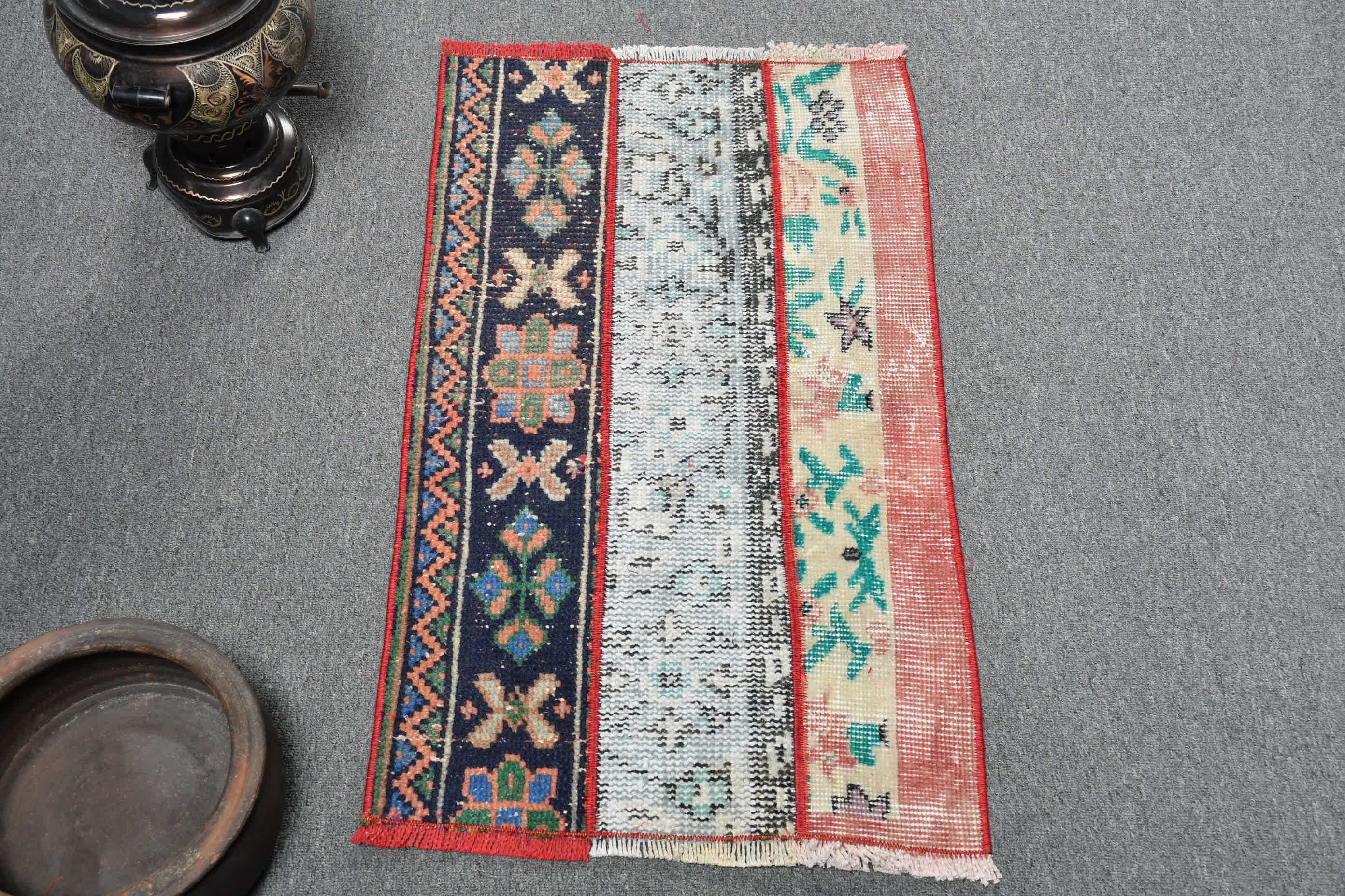 Vintage Halı, Havalı Halılar, Türk Halıları, Mavi Antika Halı, 1.6x2.7 ft Küçük Halı, Çocuk Halıları, Araba Paspas Halıları, Kapı Paspas Halısı, Anadolu Halısı