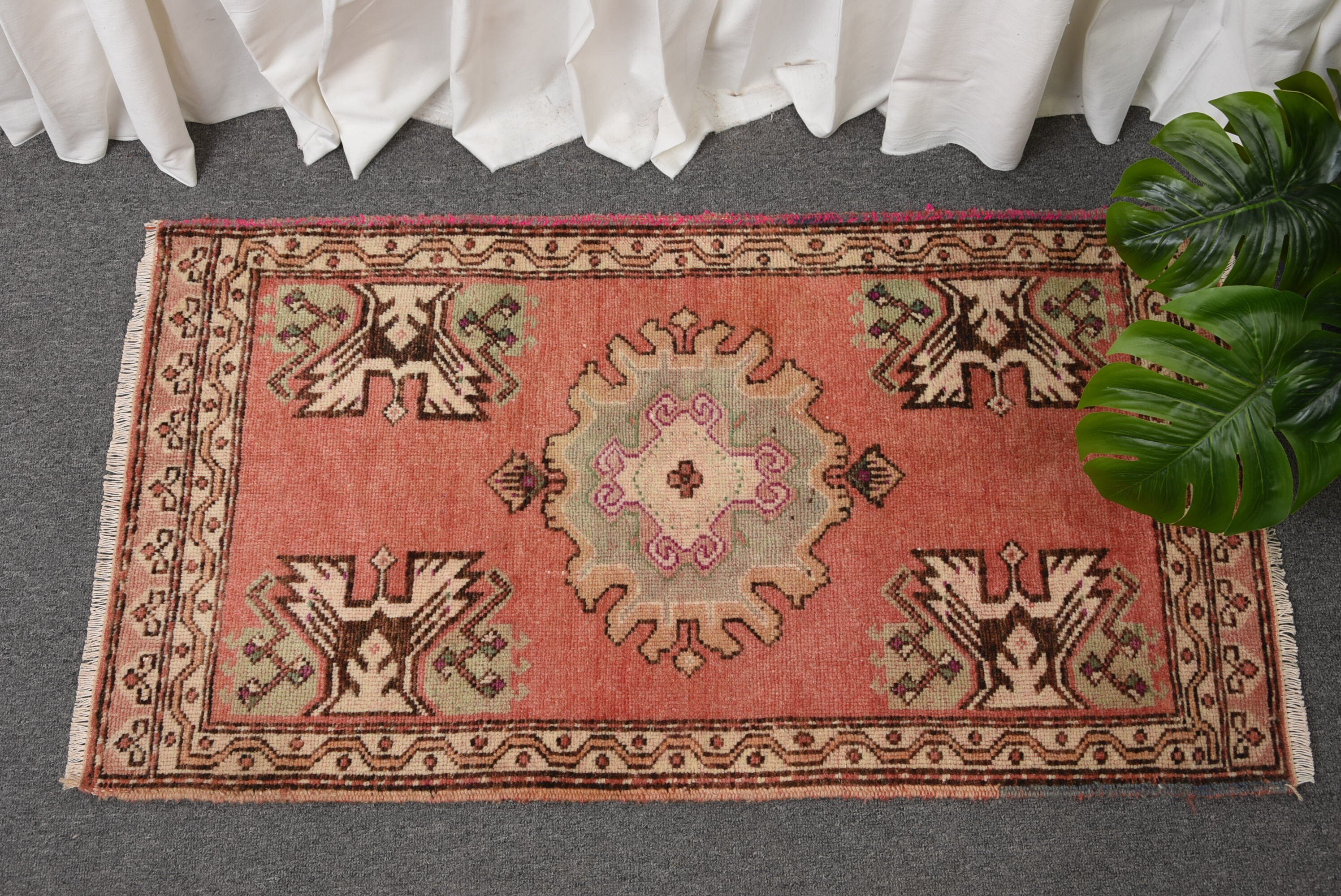 Eski Halı, 1.8x3.3 ft Küçük Halılar, Çocuk Odası Halıları, Vintage Halılar, Antika Halı, Banyo Halıları, Türk Halısı, Pembe Yün Halılar, Giriş Halısı, Yatak Odası Halısı