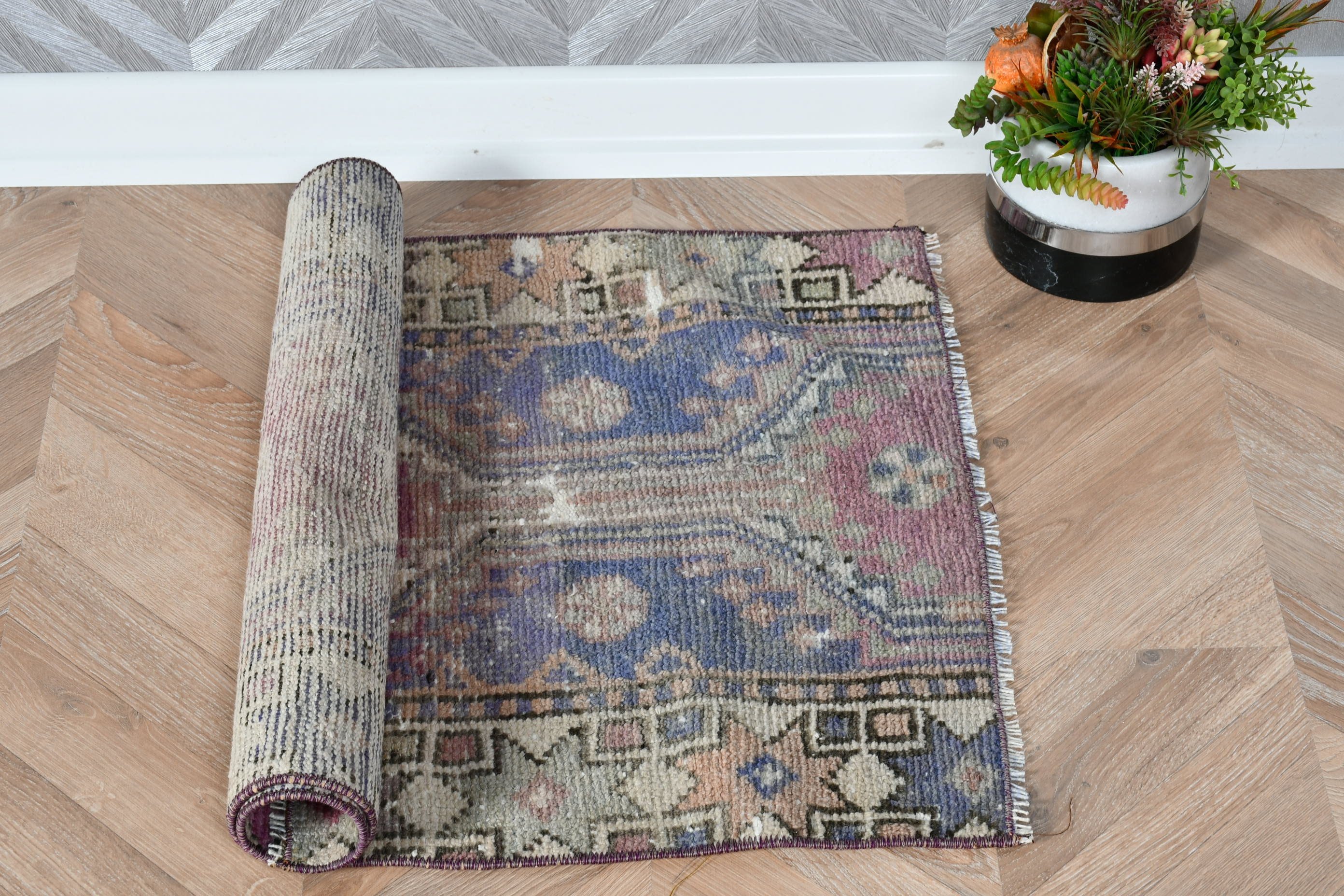 Mor Yer Halısı, Sevimli Halı, Vintage Halı, Yatak Odası Halısı, Çocuk Halısı, Anadolu Halıları, Banyo Halıları, 1.8x2.7 ft Küçük Halı, Türk Halısı