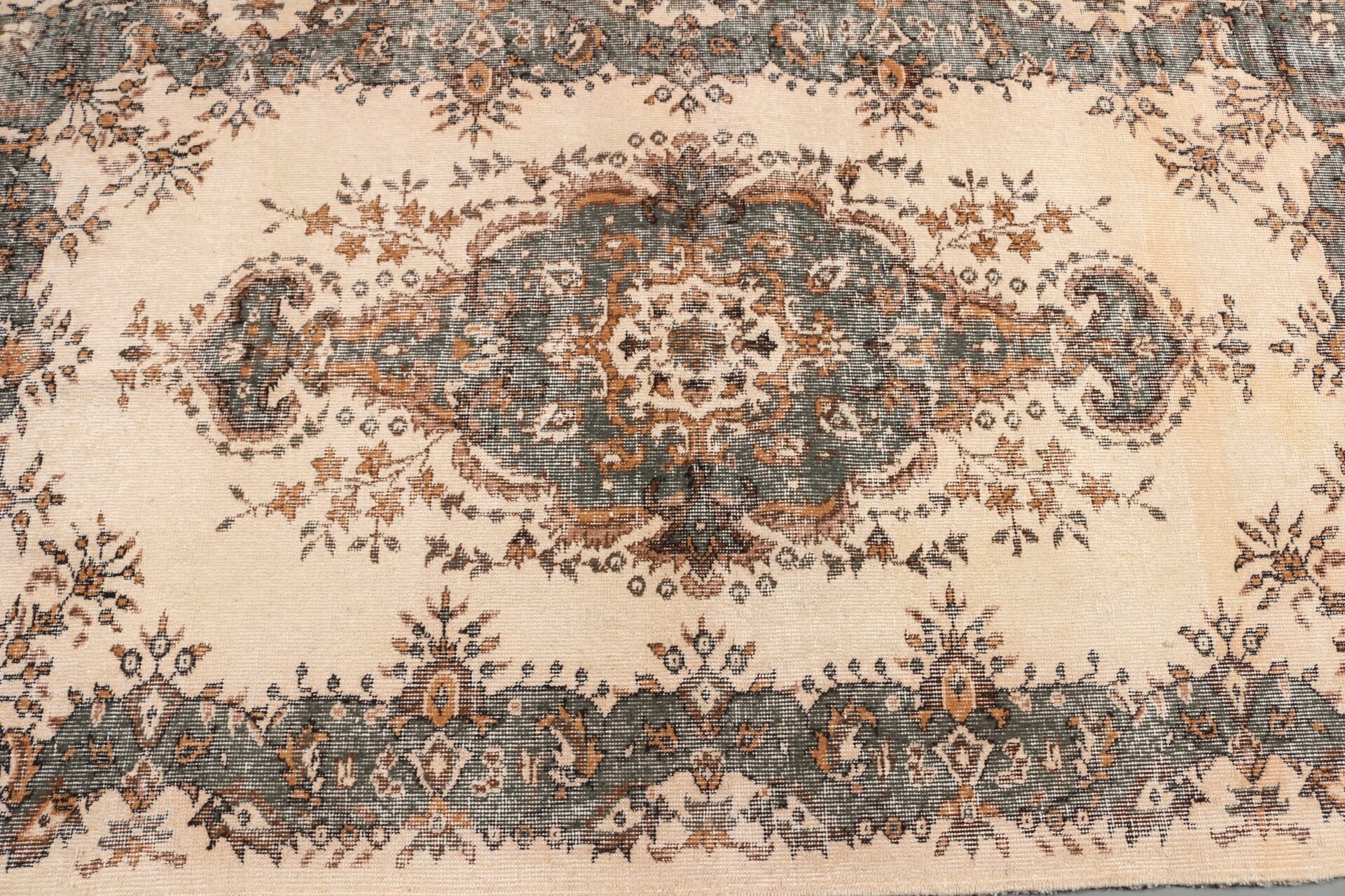 Türk Halısı, Anadolu Halısı, Bej Fas Halısı, Çocuk Halısı, Vintage Halılar, Oryantal Halı, 4x6,3 ft Alan Halıları, Göçebe Halıları, Yemek Odası Halısı