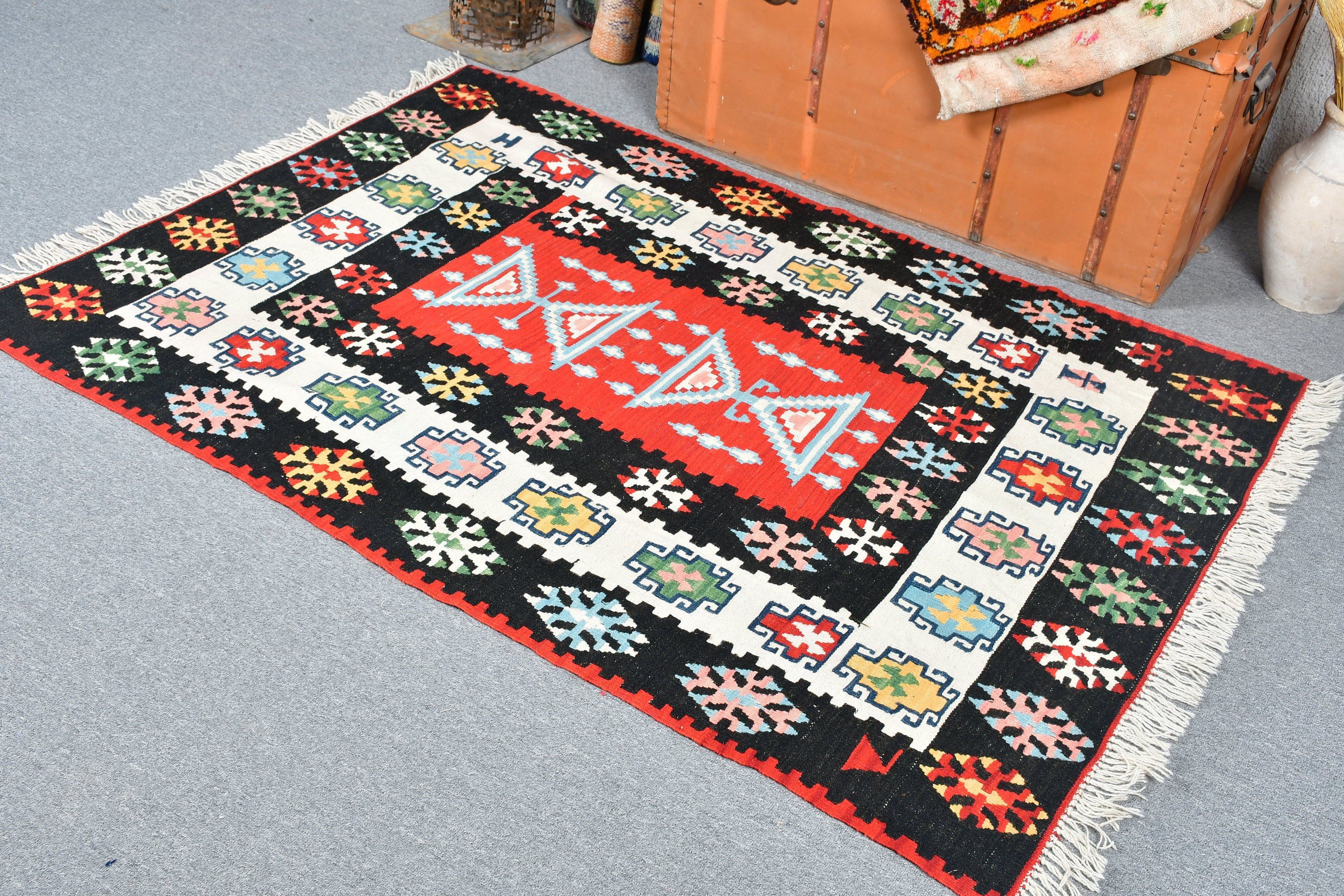 Vintage Rugs, Moroccan Rug, Boho Rug, Kilim, Nursery Rug, 3.9x5.5 ft Accent Rug, Kitchen Rugs, Turkish Rug, Black Wool Rug, Wool Rugs