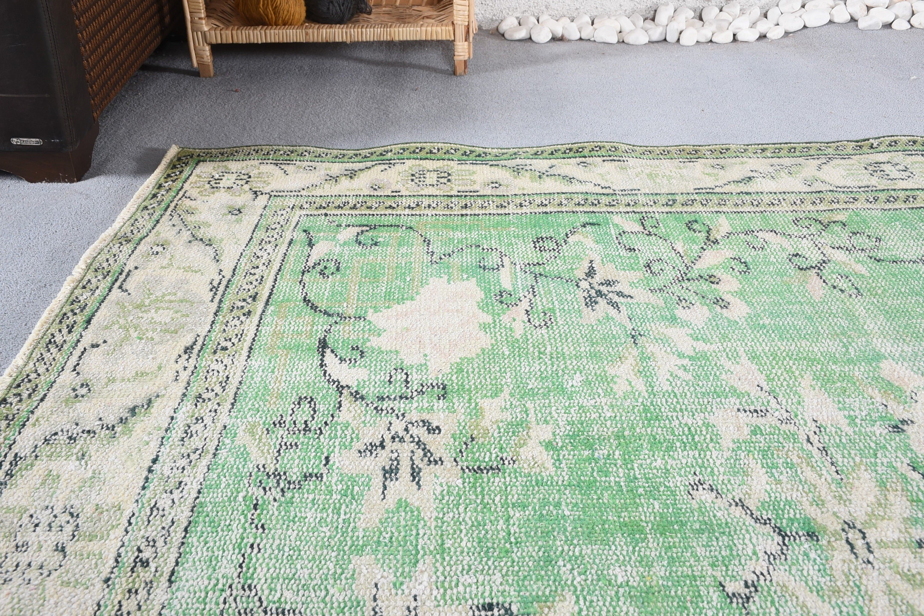 Vintage Rug, Wool Rug, 5.8x9.4 ft Large Rug, Turkish Rug, Dining Room Rug, Living Room Rug, Green Bedroom Rug, Kitchen Rug, Eclectic Rugs