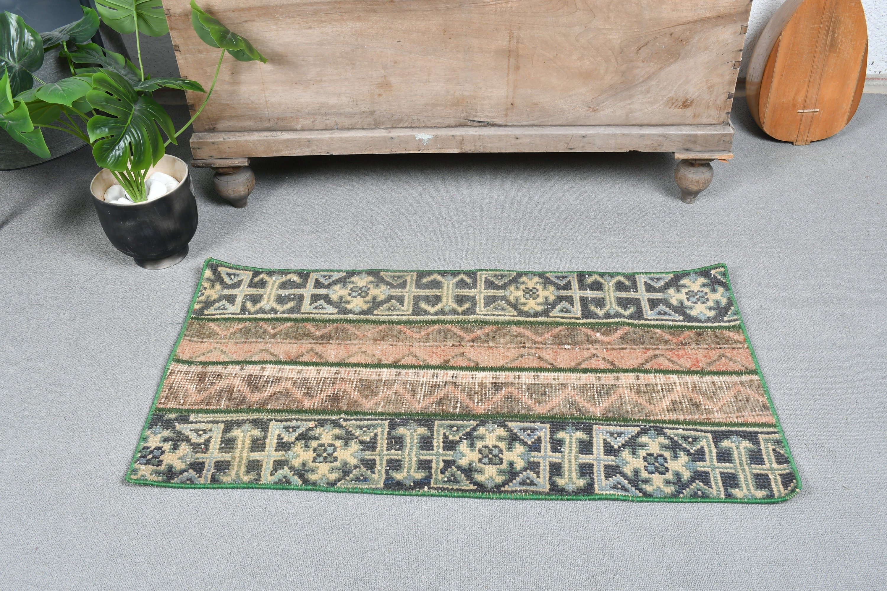 Green  1.6x3.1 ft Small Rugs, Turkish Rugs, Moroccan Rug, Anatolian Rug, Door Mat Rug, Vintage Rug, Old Rug, Kitchen Rug