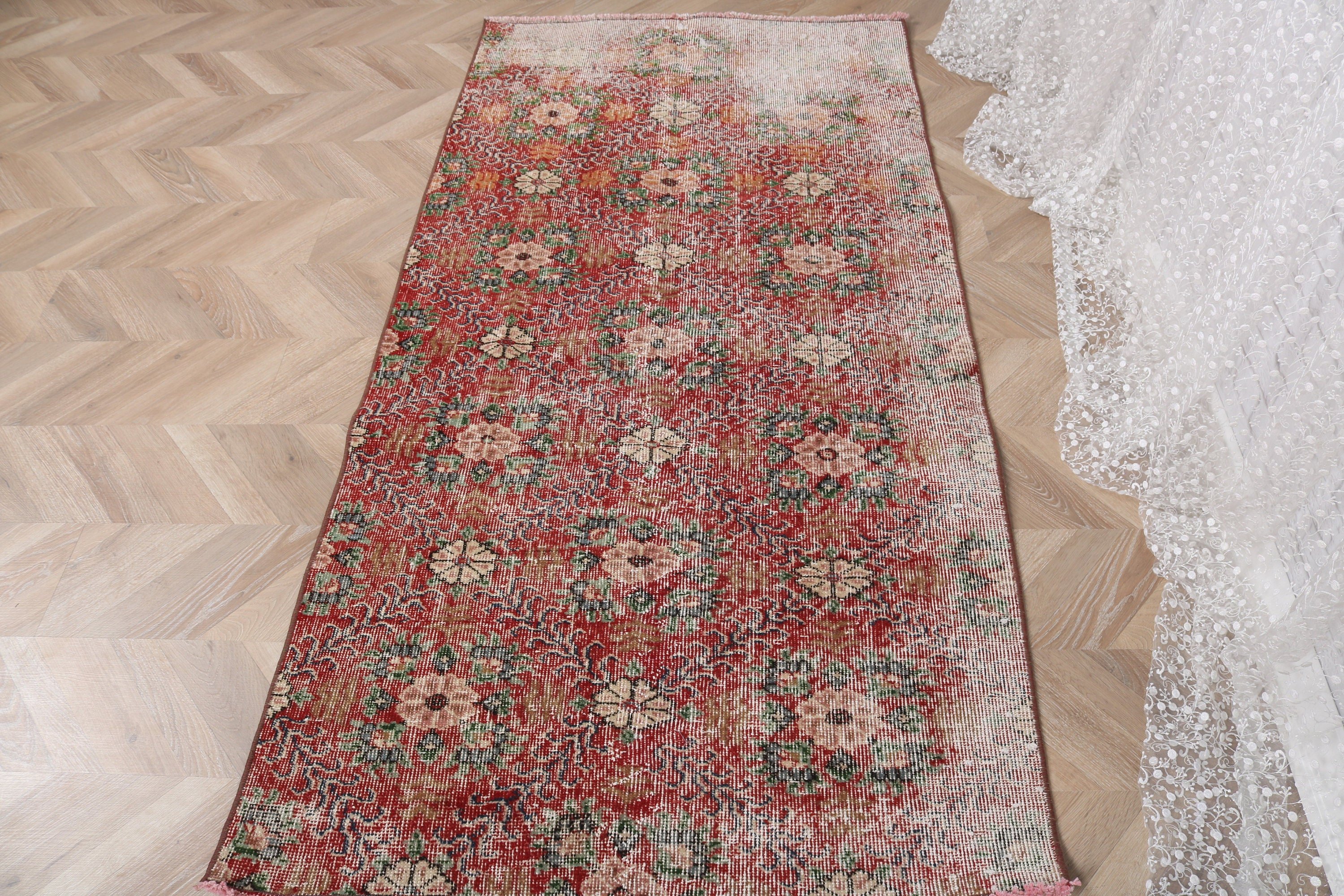 Vintage Halı, Giriş Halıları, Mutfak Halıları, Kırmızı Soğuk Halı, Çocuk Halıları, Türk Halıları, Anadolu Halıları, 3.1x6.4 ft Vurgu Halısı, Oryantal Halı