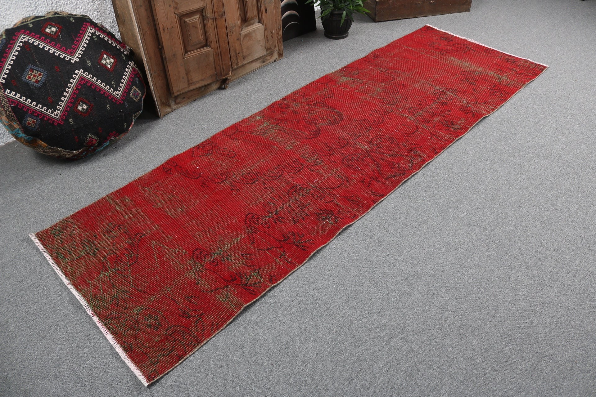 Vintage Halı, El Yapımı Halı, Mutfak Halıları, Uzun Yolluk Halısı, 2.8x8.7 ft Yolluk Halısı, Türk Halısı, Antika Halı, Kırmızı Yer Halısı, Koridor Halıları