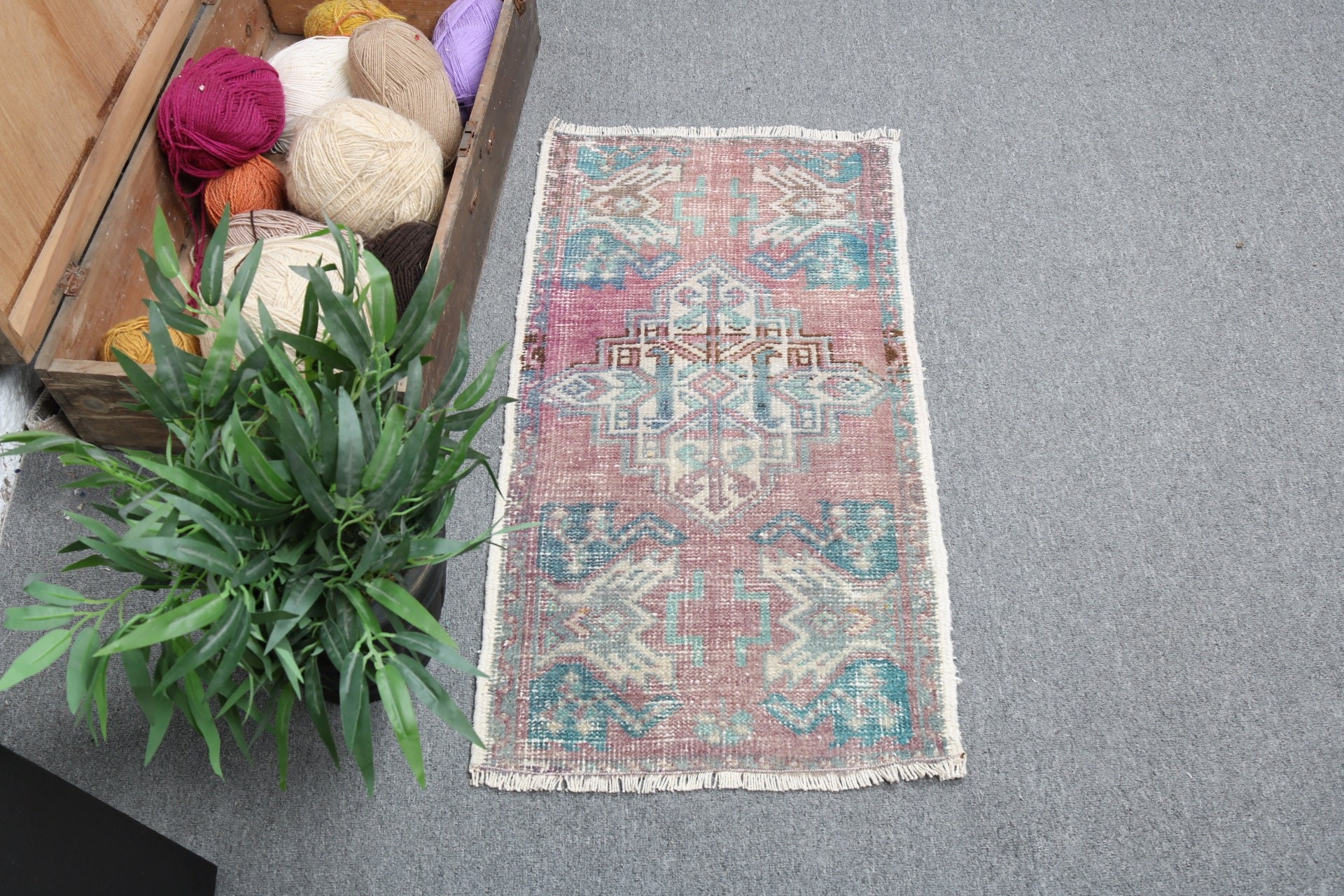 Mor Açıklama Halısı, Giriş Halısı, Yatak Odası Halısı, Yer Halıları, Vintage Halılar, Geometrik Halılar, Düz Dokuma Halılar, Türk Halıları, 1.5x2.8 ft Küçük Halılar