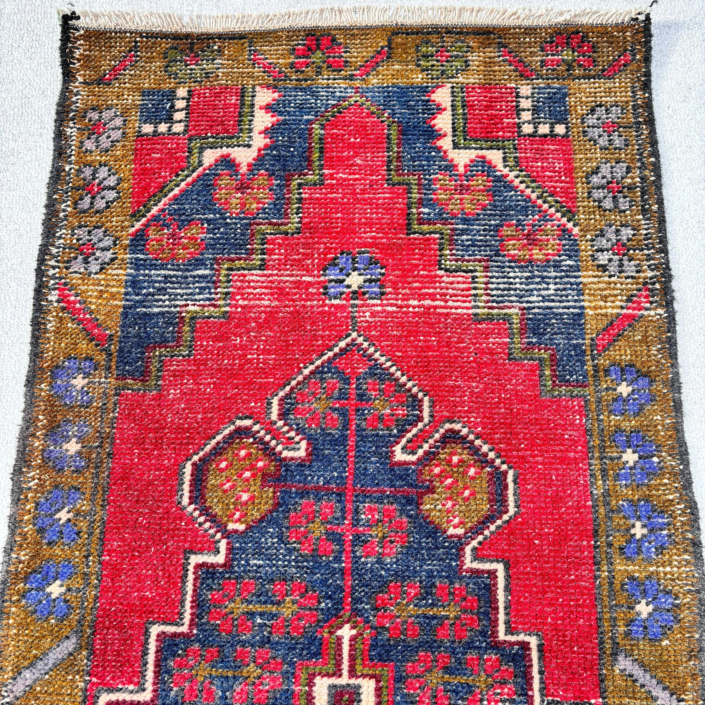 Türk Halıları, Vintage Halı, Etnik Halı, Geometrik Halı, Küçük Alan Halısı, Mutfak Halısı, Kırmızı Soğuk Halılar, 1.7x3.8 ft Küçük Halı, Küçük Vintage Halı