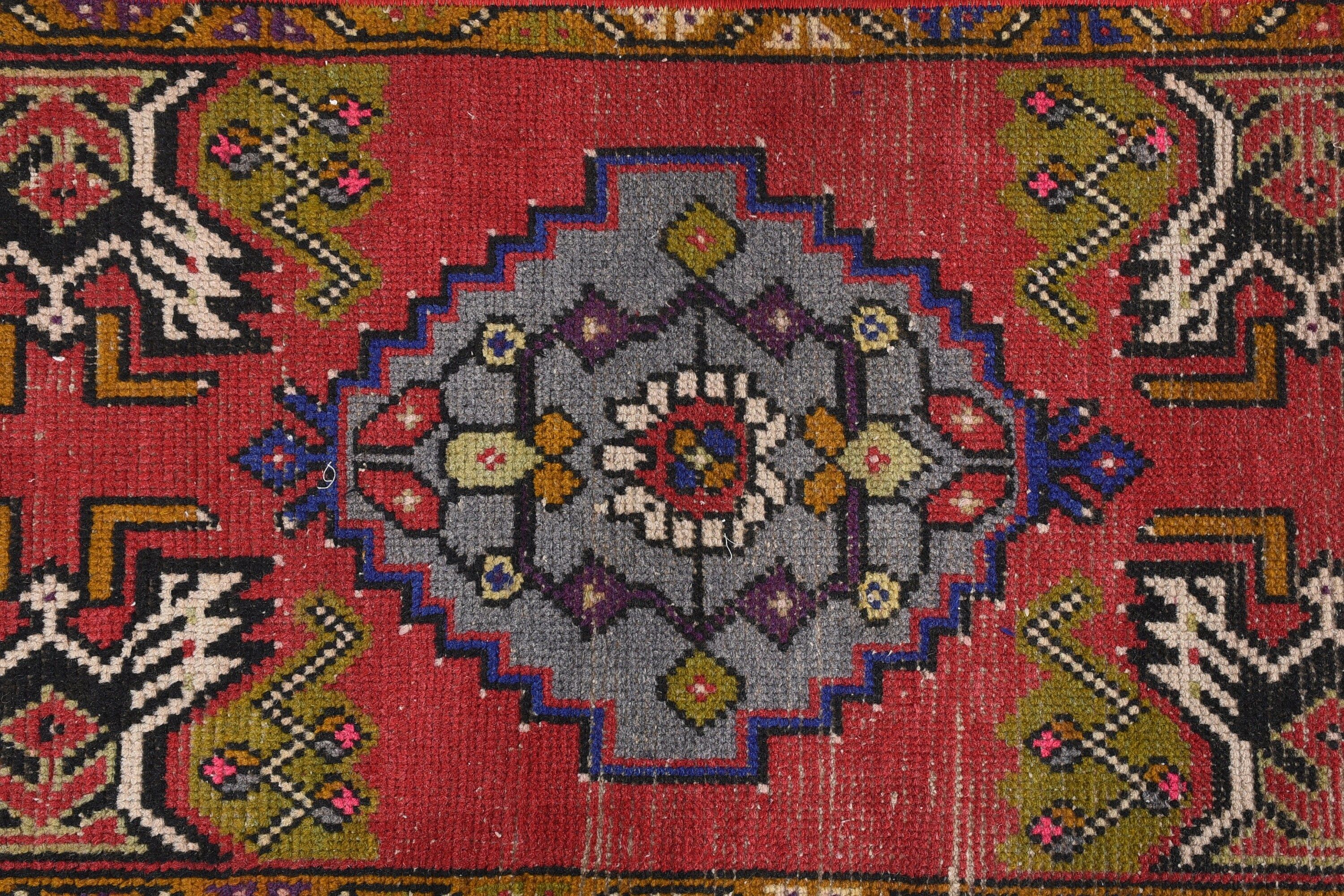 Türk Halıları, Kırmızı Soğuk Halı, Giriş Halıları, Yer Halısı, Vintage Halı, 1.6x3 ft Küçük Halılar, Oushak Halısı, Banyo Halısı, Sevimli Halı, Kapı Paspası Halıları