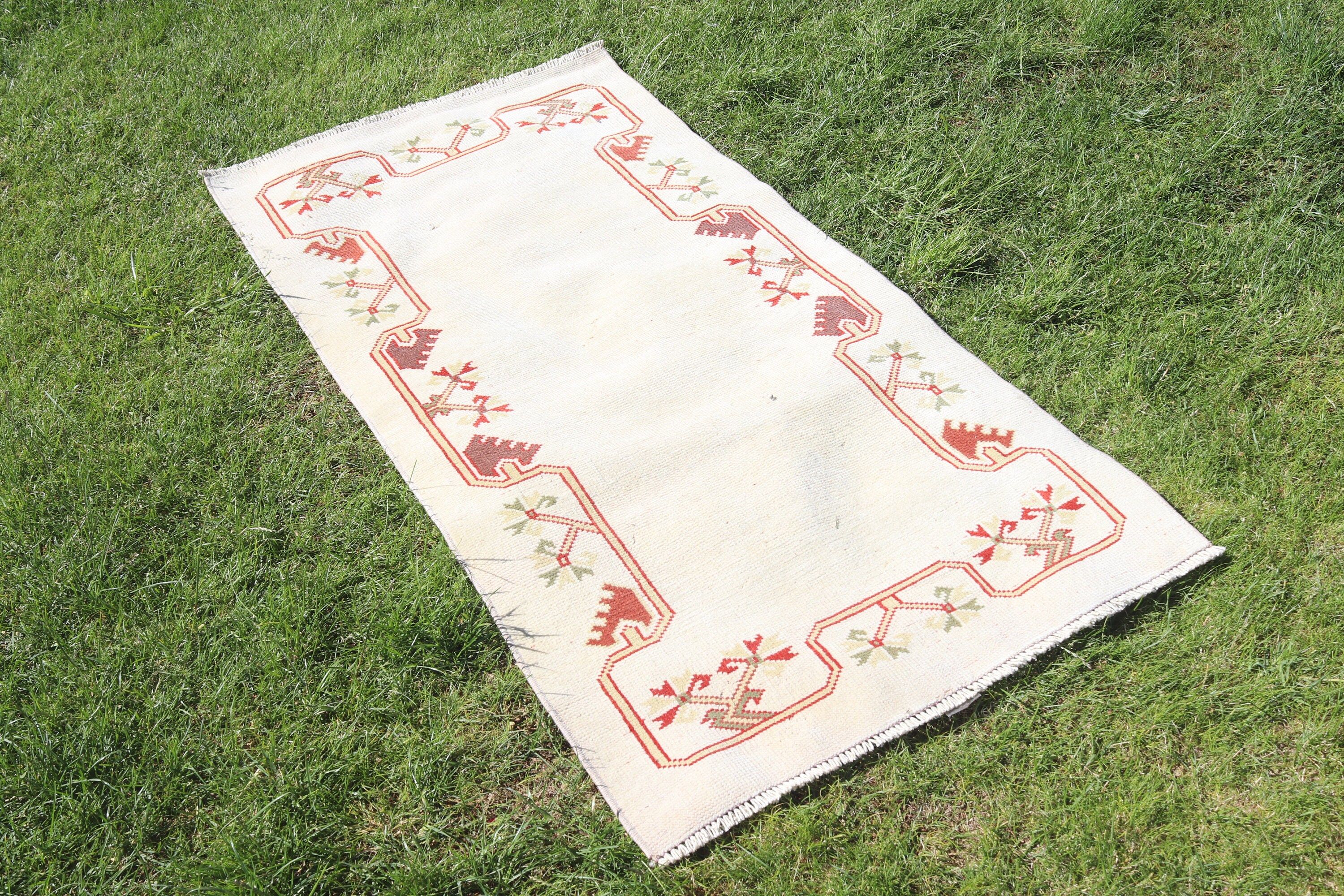 Bej Mutfak Halısı, 2.5x4.7 ft Küçük Halılar, Vintage Halılar, Paspas Halısı, Türk Halıları, Küçük Vintage Halılar, Mutfak Halısı, Oushak Halısı