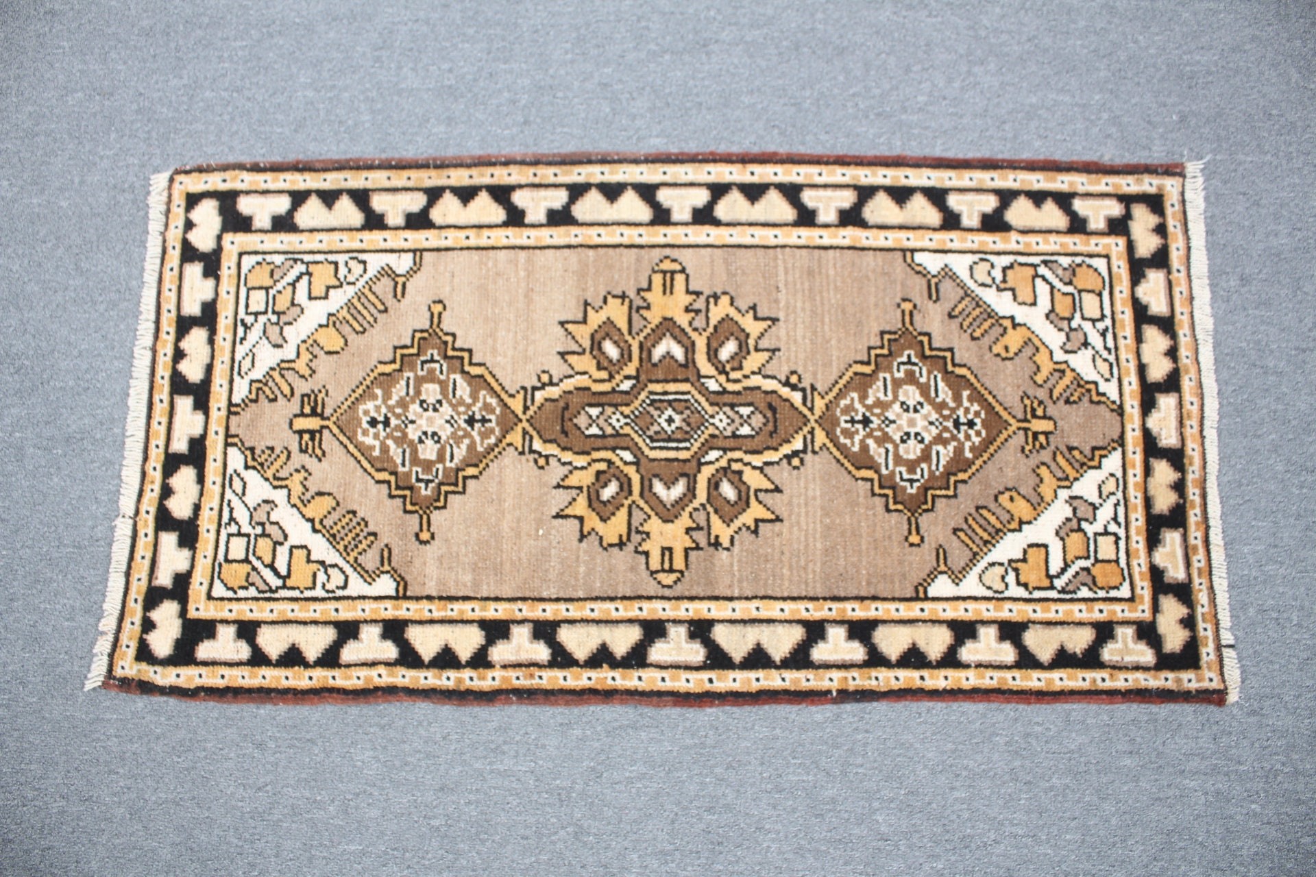 Vintage Halı, Türk Halıları, 1.7x3.3 ft Küçük Halı, Araba Paspas Halısı, Mutfak Halıları, Kahverengi Antika Halılar, Sevimli Halı, Duvara Asılı Halı, Anadolu Halısı