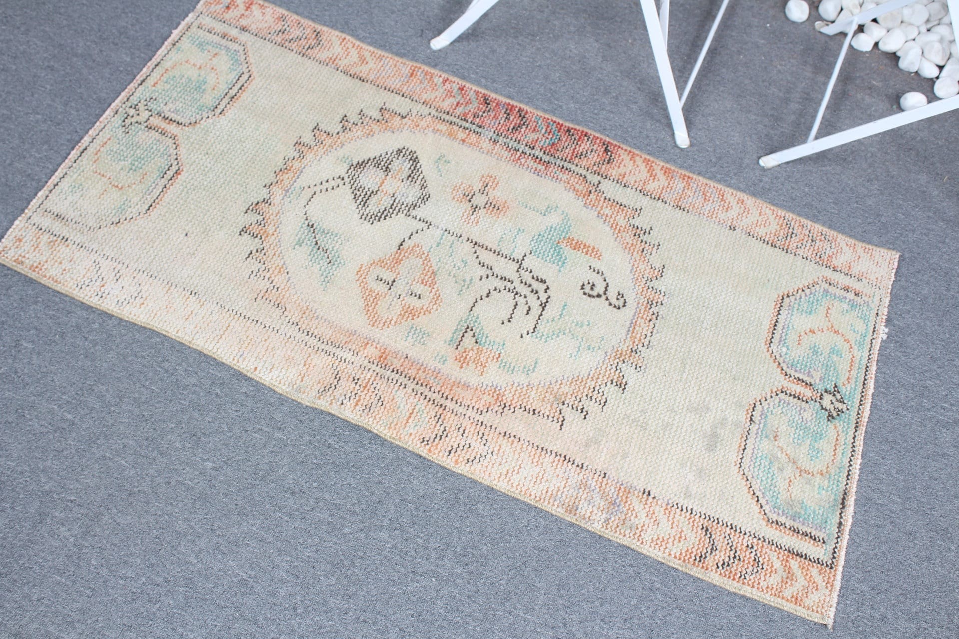 Bej Soğuk Halı, 2.1x4 ft Küçük Halı, Türk Halıları, Vintage Halı, Duvara Asılı Halı, Soyut Halı, Anadolu Halısı, Kapı Paspası Halısı, Yatak Odası Halısı