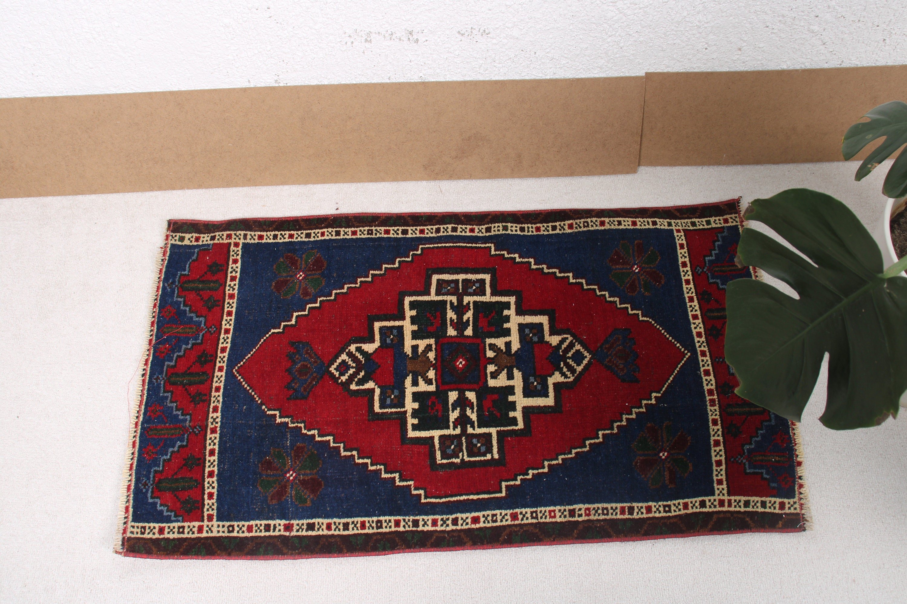 Kırmızı Açıklama Halıları, Küçük Alan Halıları, Türk Halıları, Vintage Halı, Yatak Odası Halısı, 1.8x3 ft Küçük Halı, Lüks Halı, Banyo Halıları, Çocuk Halıları