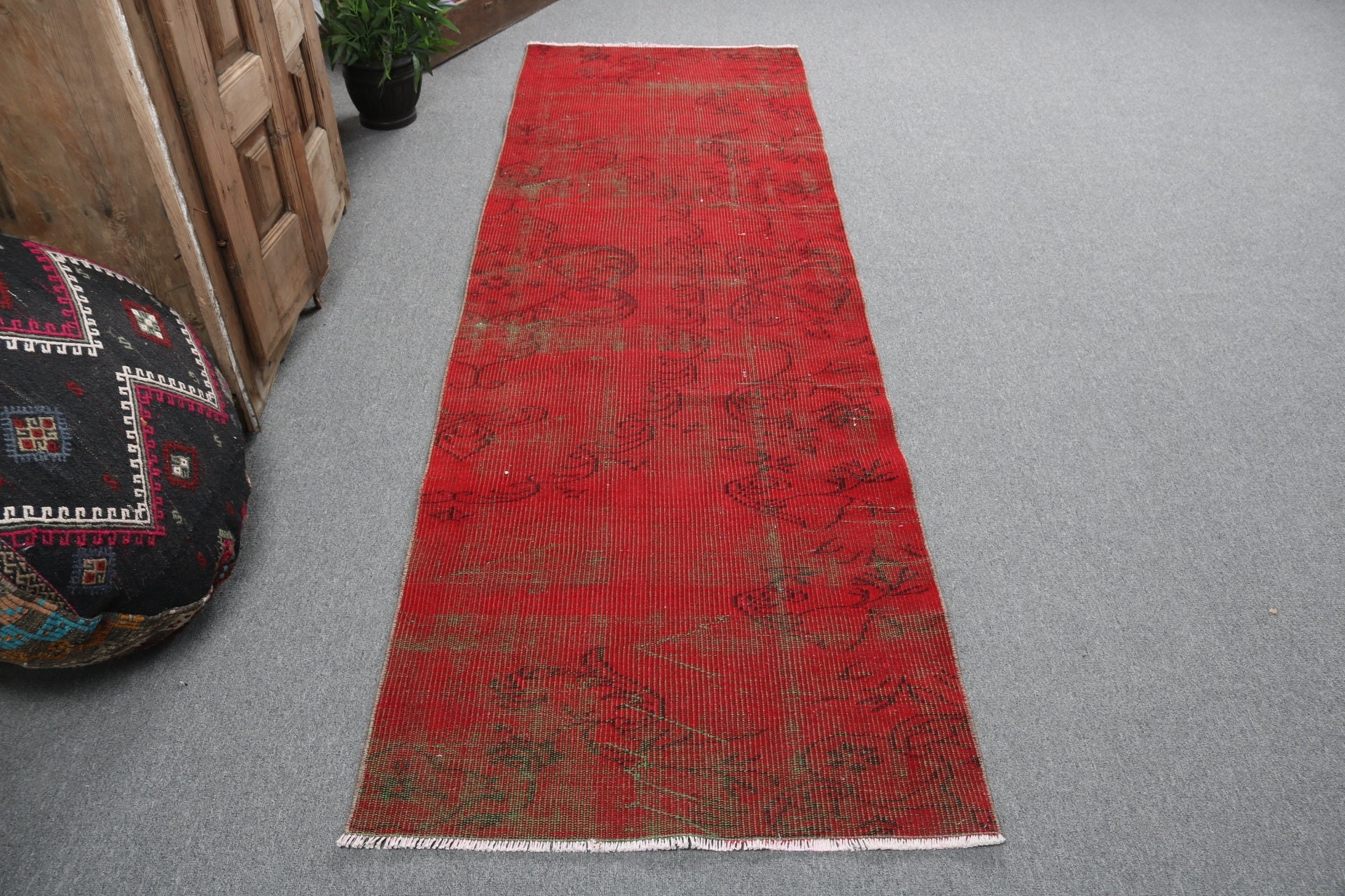 Vintage Halı, El Yapımı Halı, Mutfak Halıları, Uzun Yolluk Halısı, 2.8x8.7 ft Yolluk Halısı, Türk Halısı, Antika Halı, Kırmızı Yer Halısı, Koridor Halıları