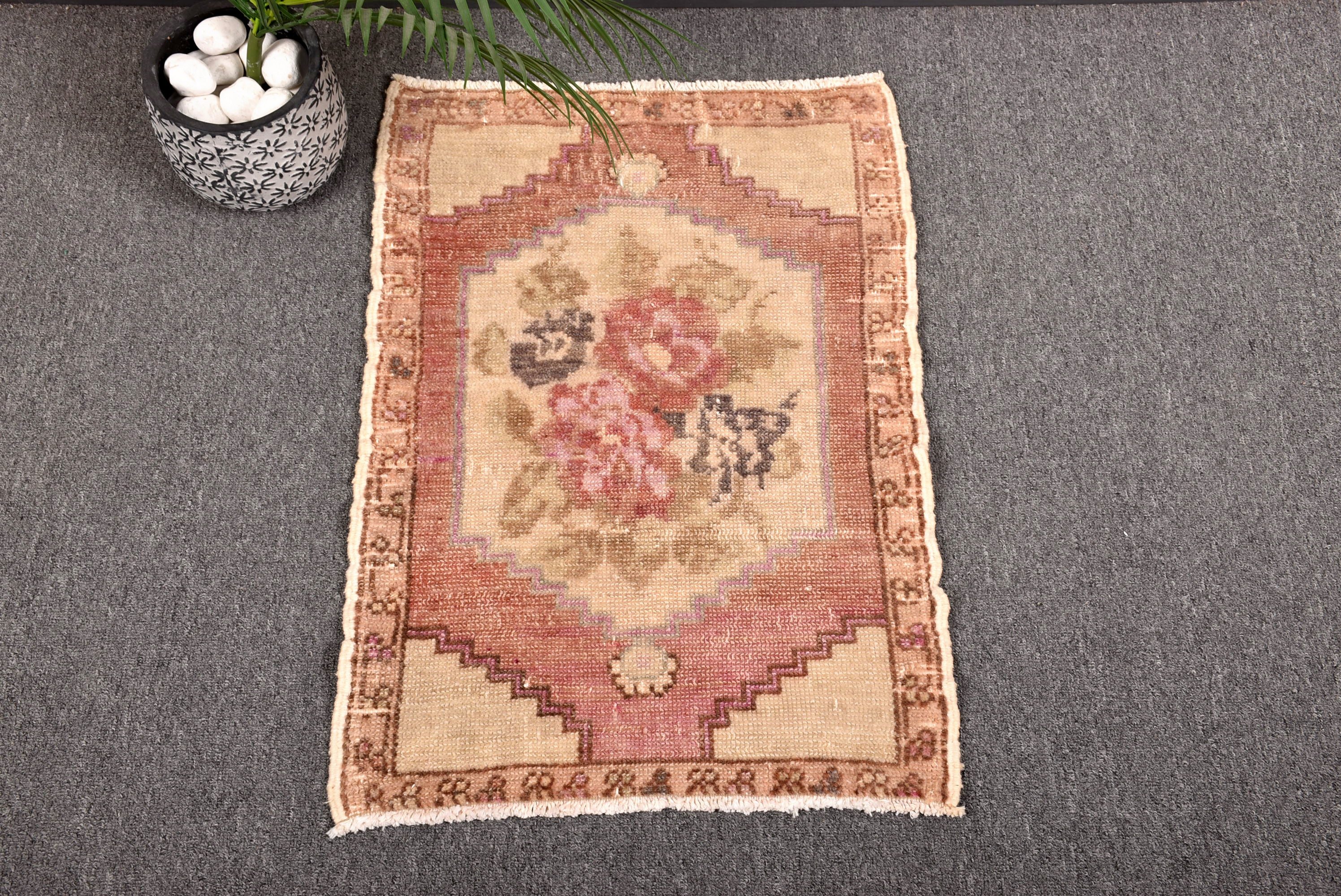 Aztec Rug, Bedroom Rug, Turkish Rug, Oriental Rugs, Small Boho Rugs, Vintage Rug, 1.5x2.2 ft Small Rug, Beige Handwoven Rug, Floor Rug