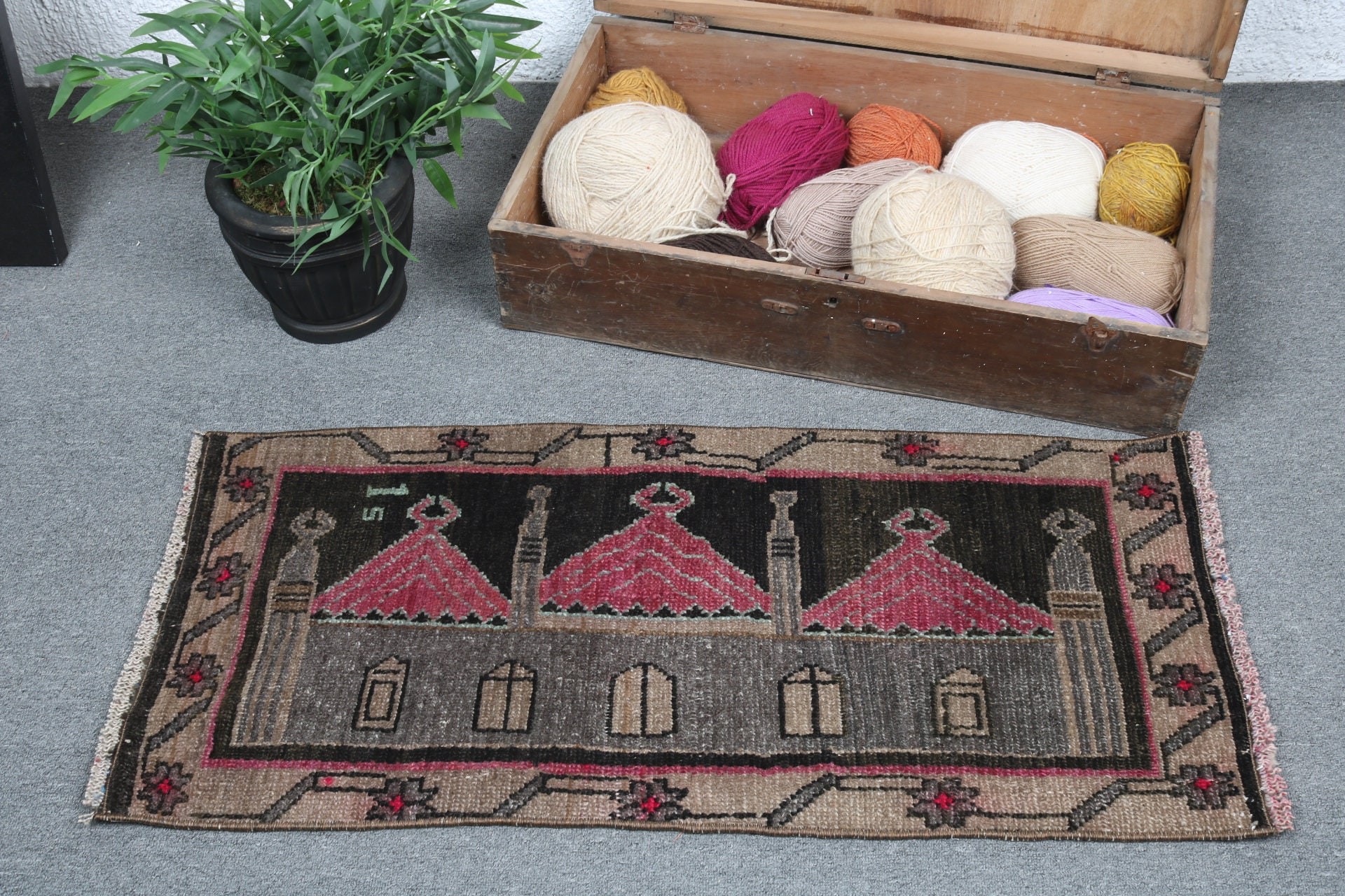 Vintage Halı, Duvara Asılı Halı, Küçük Alan Halısı, 1.5x3.3 ft Küçük Halı, Gri Soğuk Halı, El Yapımı Halı, Oushak Halısı, Türk Halıları, Ev Dekorasyonu Halısı