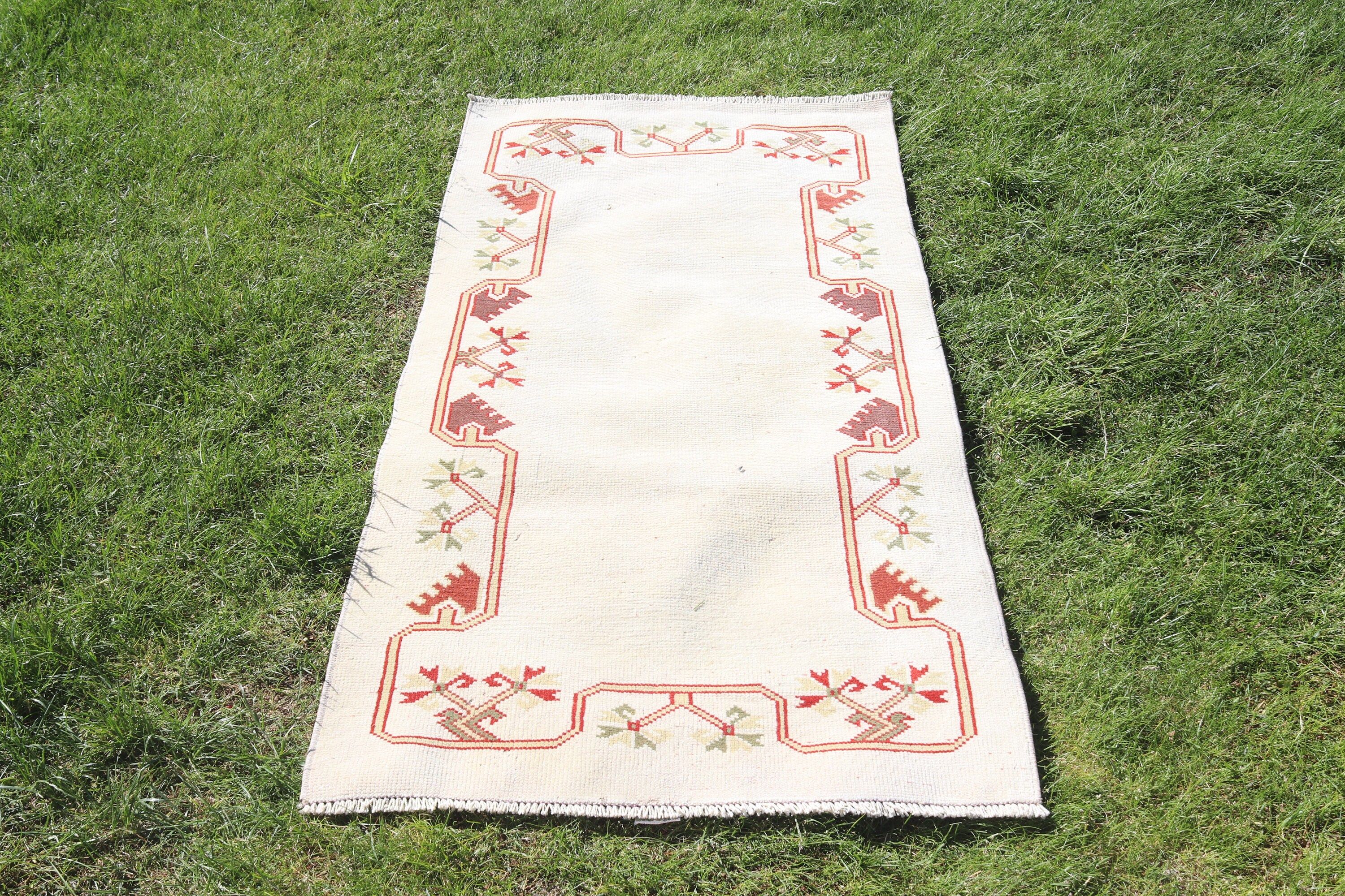 Bej Mutfak Halısı, 2.5x4.7 ft Küçük Halılar, Vintage Halılar, Paspas Halısı, Türk Halıları, Küçük Vintage Halılar, Mutfak Halısı, Oushak Halısı