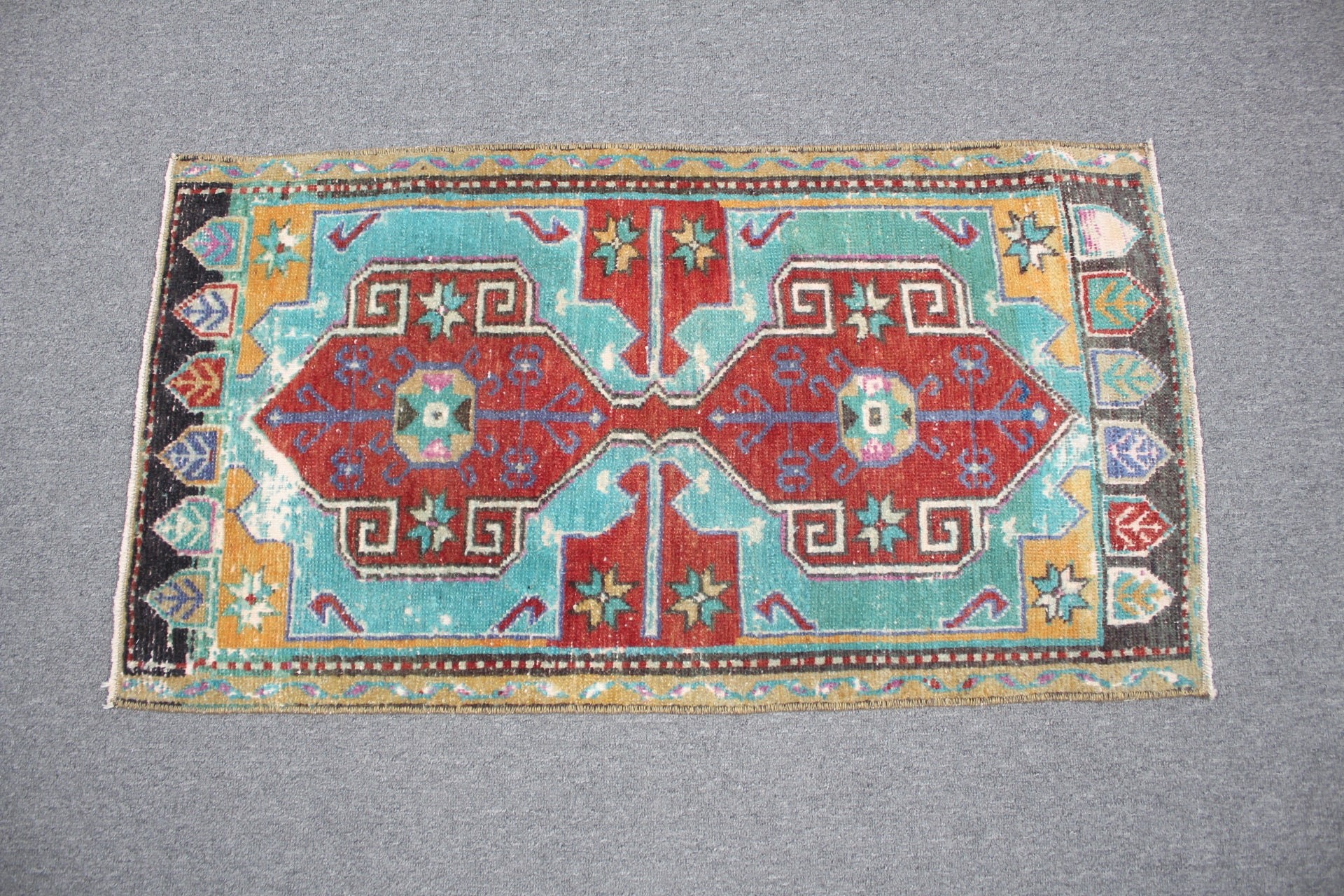 Göçebe Halıları, Antika Halı, Eski Halılar, Türk Halıları, Kırmızı Mutfak Halısı, Mutfak Halıları, 1.7x3.2 ft Küçük Halılar, Yatak Odası Halısı, Banyo Halıları