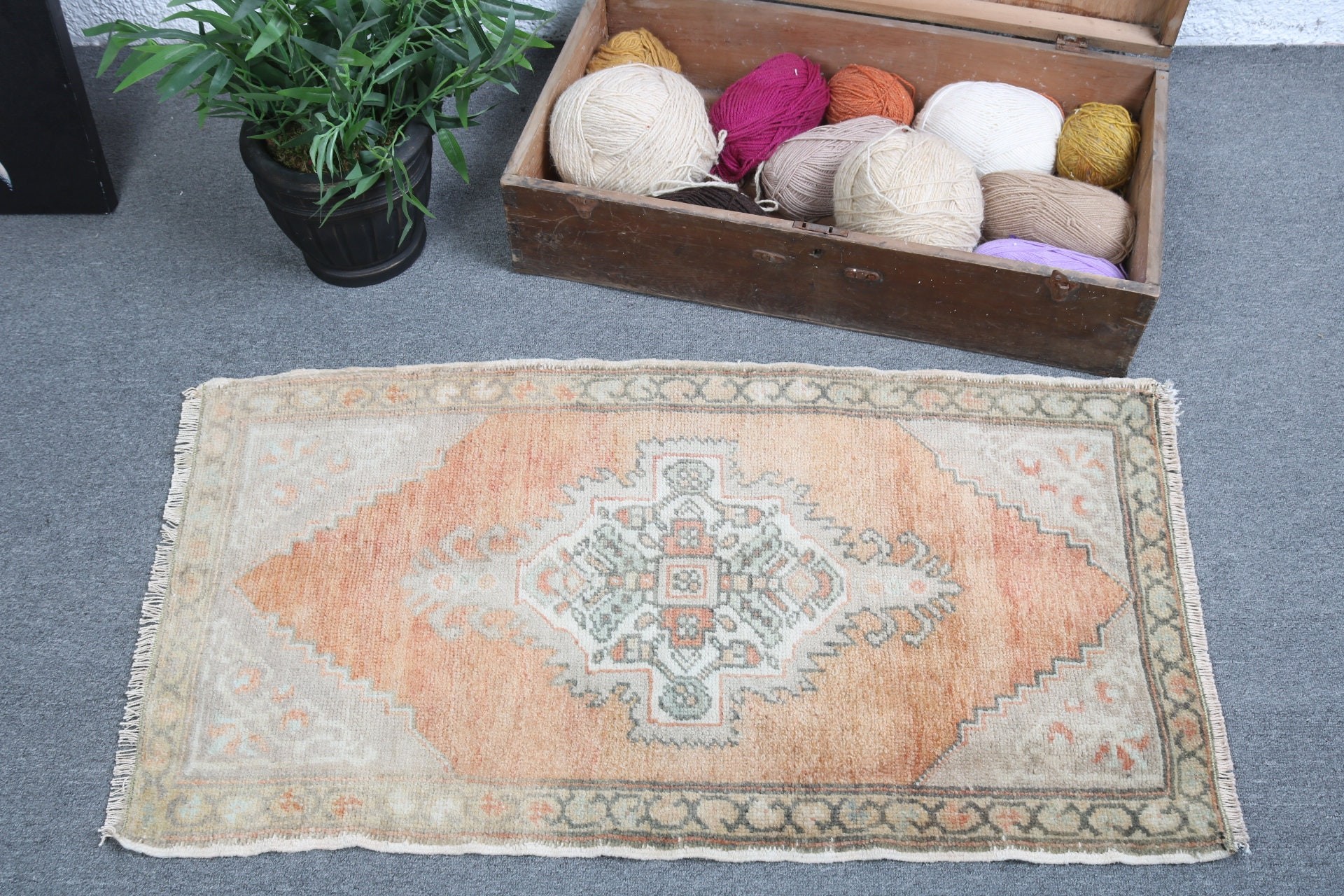 Türk Halısı, Turuncu Havalı Halılar, Vintage Halılar, 1,9x3,4 ft Küçük Halılar, El Dokuma Halı, Çocuk Odası Halıları, Giriş Halıları, Boho Halı, Araba Paspas Halıları