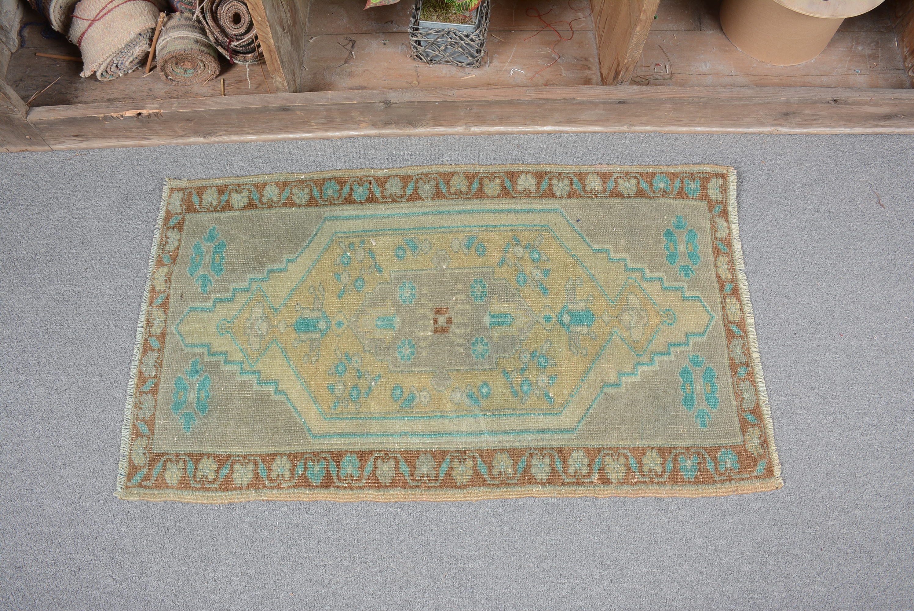 Kapı Paspası Halısı, Türk Halıları, 1.8x3.1 ft Küçük Halı, Yeşil Oushak Halısı, Vintage Halılar, Çocuk Halısı, Havalı Halılar, Kapı Paspası Halıları, Anadolu Halısı