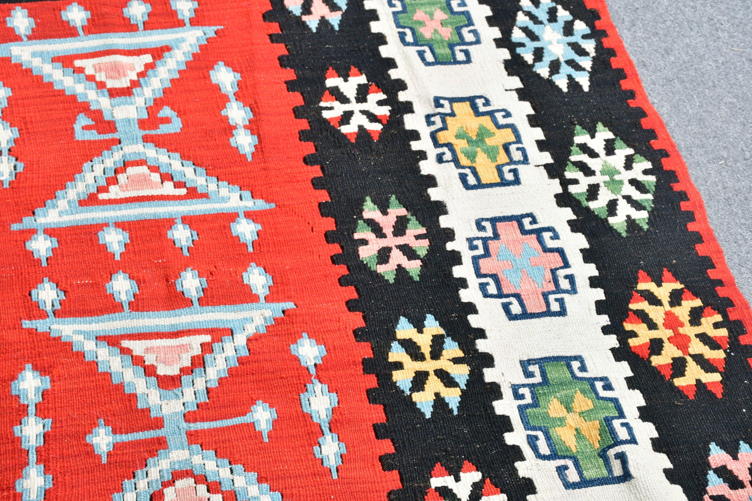 Vintage Rugs, Moroccan Rug, Boho Rug, Kilim, Nursery Rug, 3.9x5.5 ft Accent Rug, Kitchen Rugs, Turkish Rug, Black Wool Rug, Wool Rugs