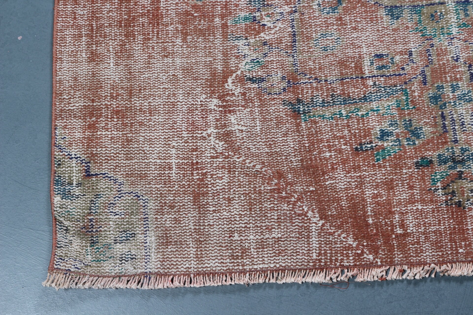 Eski Halı, Kırmızı 4,4x6,3 ft Alan Halıları, Zemin Halıları, Çocuk Halısı, Vintage Halı, Havalı Halılar, Yer Halıları, Türk Halısı, Oushak Halısı