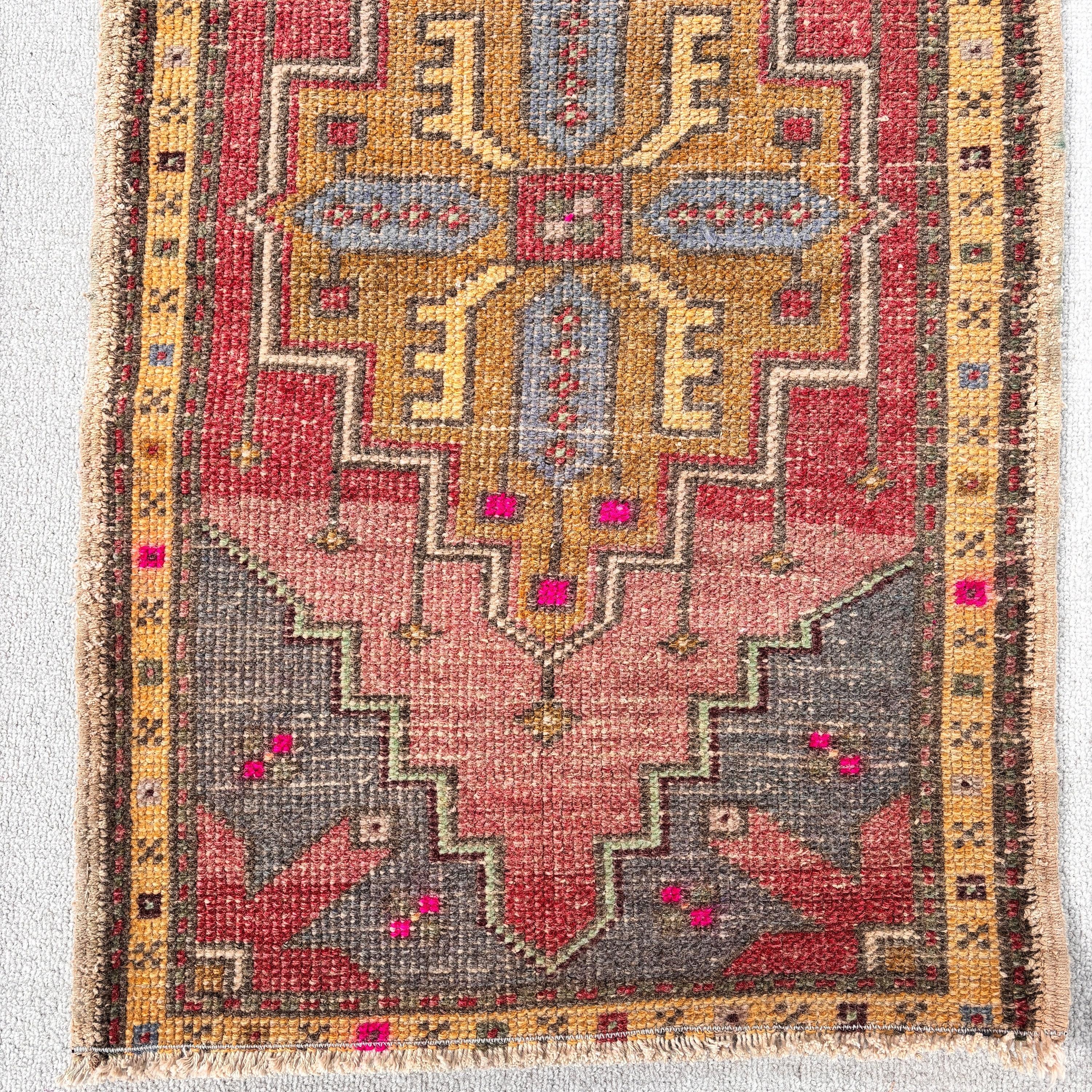 Vintage Halılar, Mutfak Halıları, Kırmızı Soğuk Halı, Türk Halısı, Küçük Vintage Halılar, 1.9x3.1 ft Küçük Halı, Banyo Halısı, Anadolu Halısı, Nötr Halılar