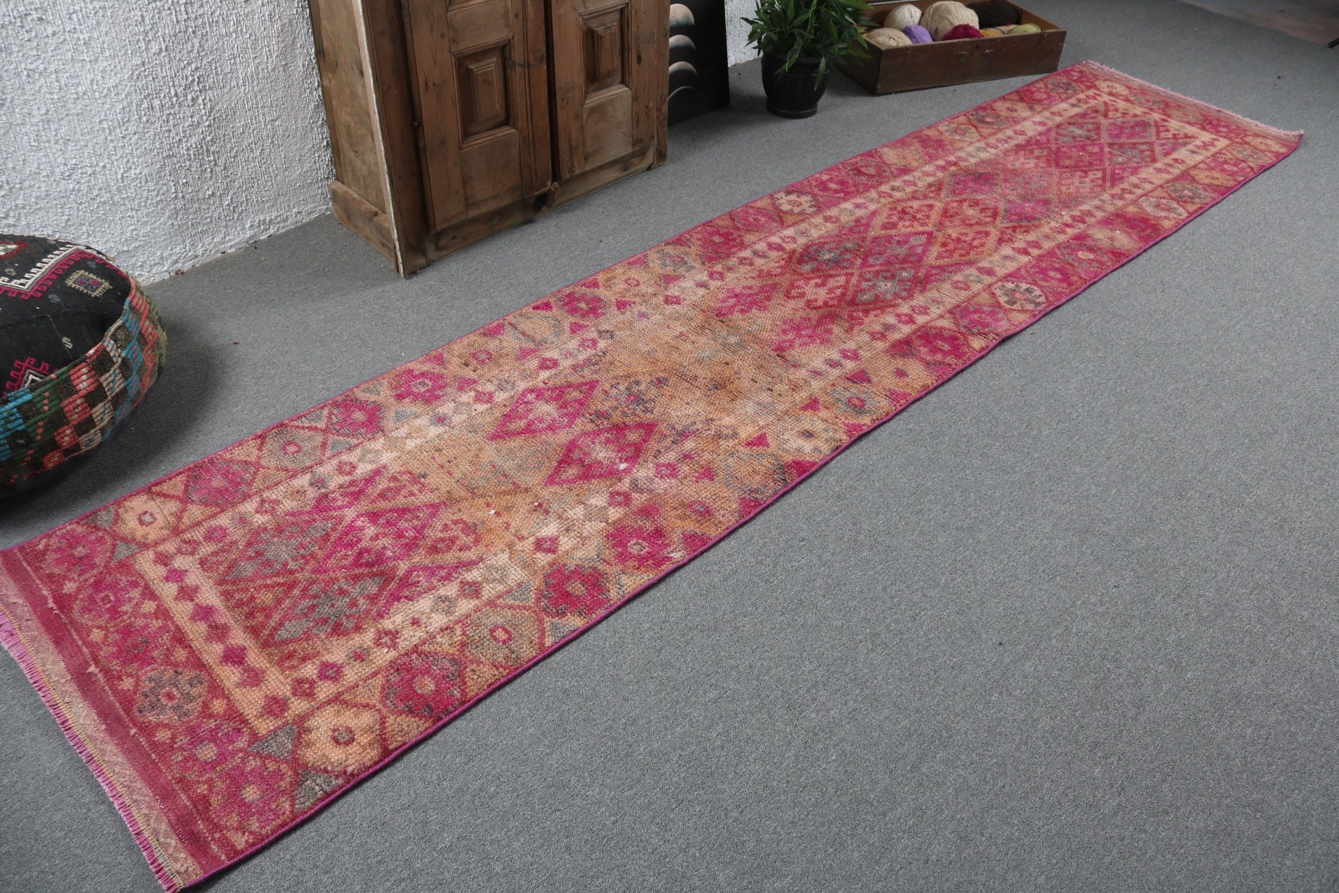 El Dokuma Halı, Vintage Halı, Beni Ourain Yolluk Halısı, Mutfak Halısı, Türk Halıları, Lüks Halı, 2.6x11.7 ft Yolluk Halısı, Pembe Modern Halı