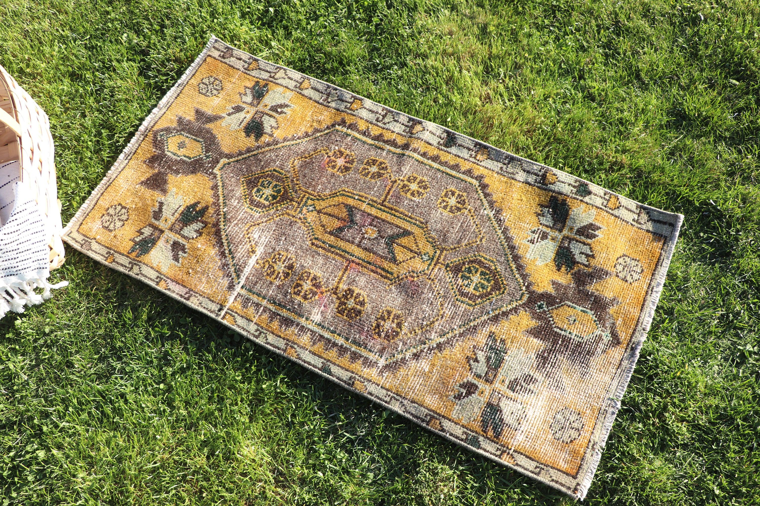 Small Vintage Rugs, Moroccan Rug, Wall Hanging Rug, 1.7x3.2 ft Small Rugs, Neutral Rugs, Yellow Luxury Rug, Turkish Rug, Vintage Rugs