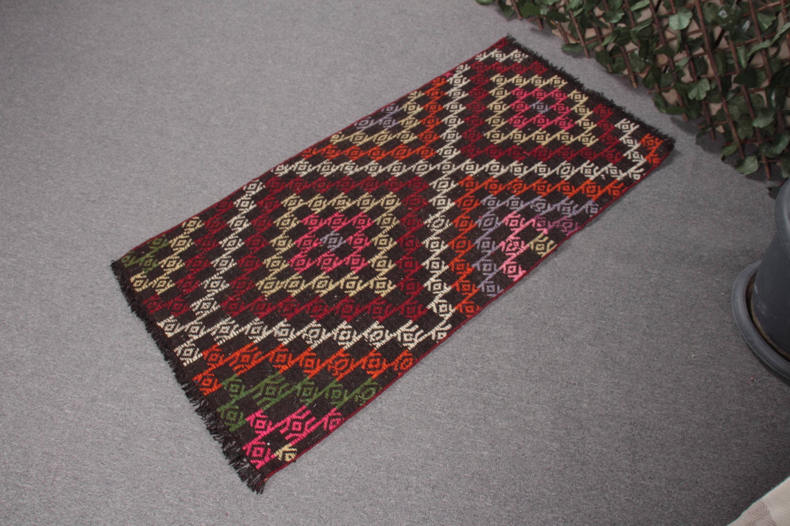 Yer Halısı, Siyah Mutfak Halısı, Giriş Halıları, Yurt Halısı, Kilim, Türk Halıları, Banyo Halısı, Vintage Halılar, Fas Halıları, 2x4,2 ft Küçük Halı