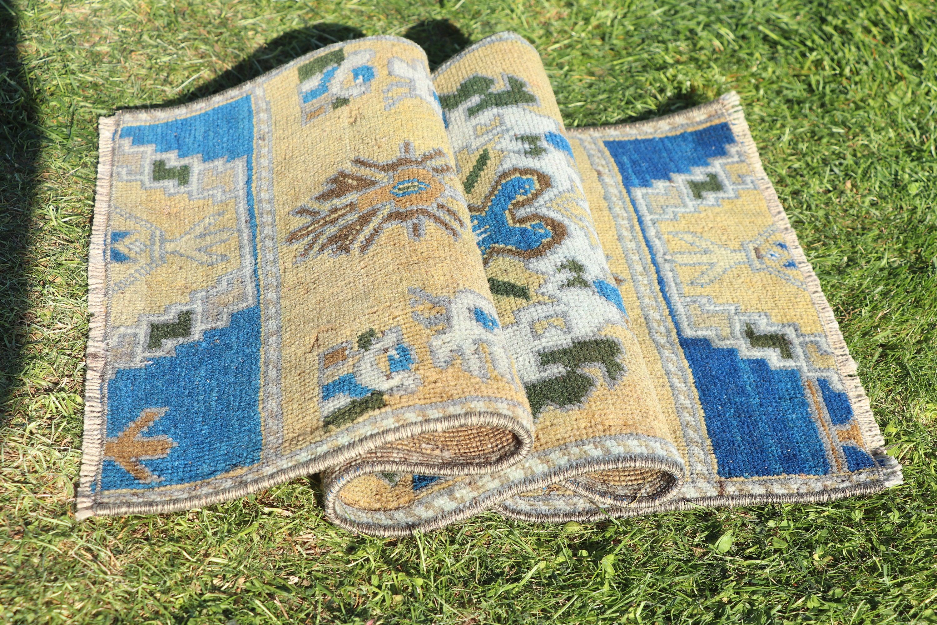 Açıklama Halıları, Kapı Paspas Halıları, Vintage Halı, Ev Dekorasyonu Halısı, Sarı 1.4x3.2 ft Küçük Halı, Giriş Halıları, Türk Halısı, Modern Halı