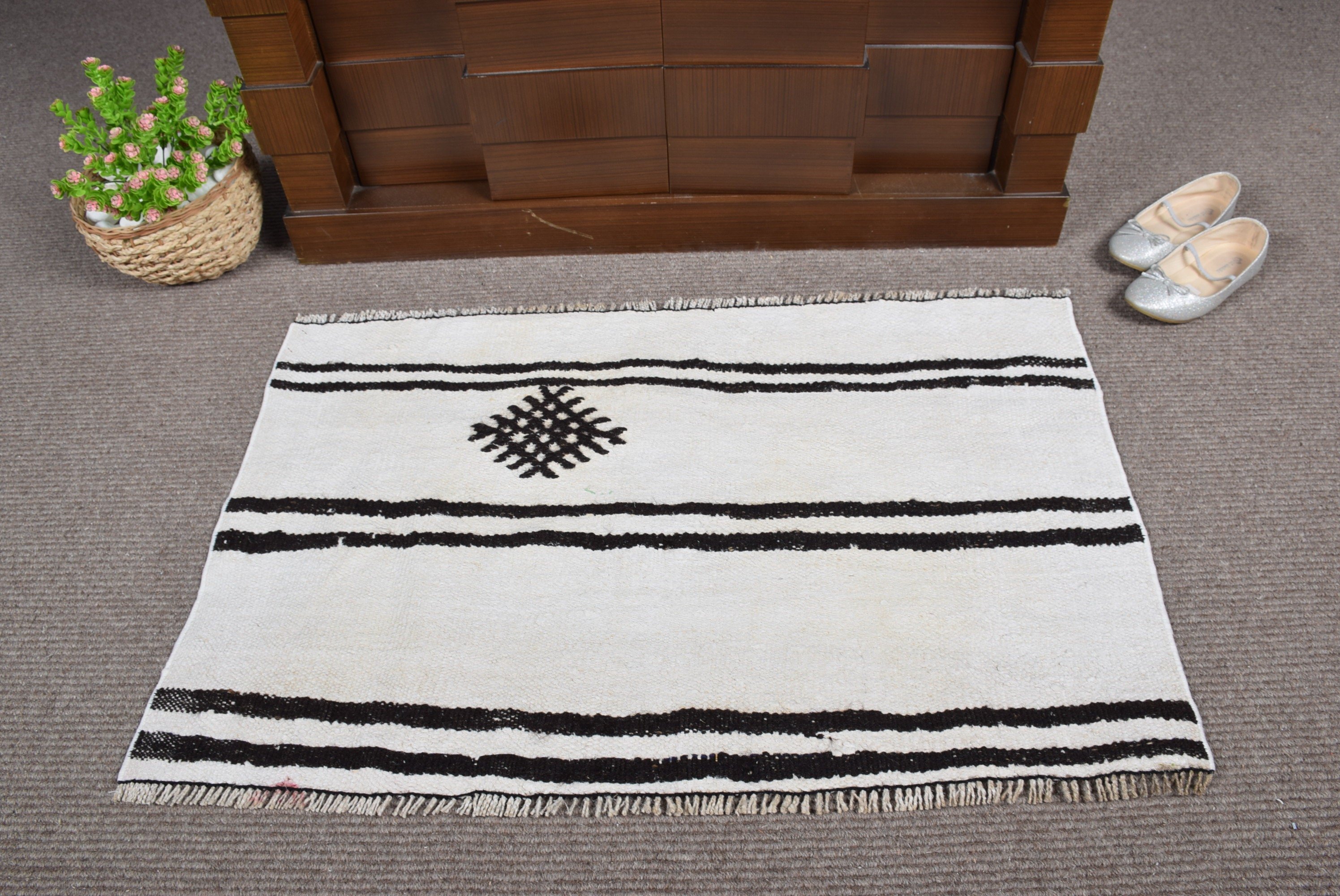 White  3.1x2 ft Small Rug, Home Decor Rug, Bathroom Rug, Oushak Rug, Turkish Rug, Handmade Rug, Vintage Rug, Wall Hanging Rug