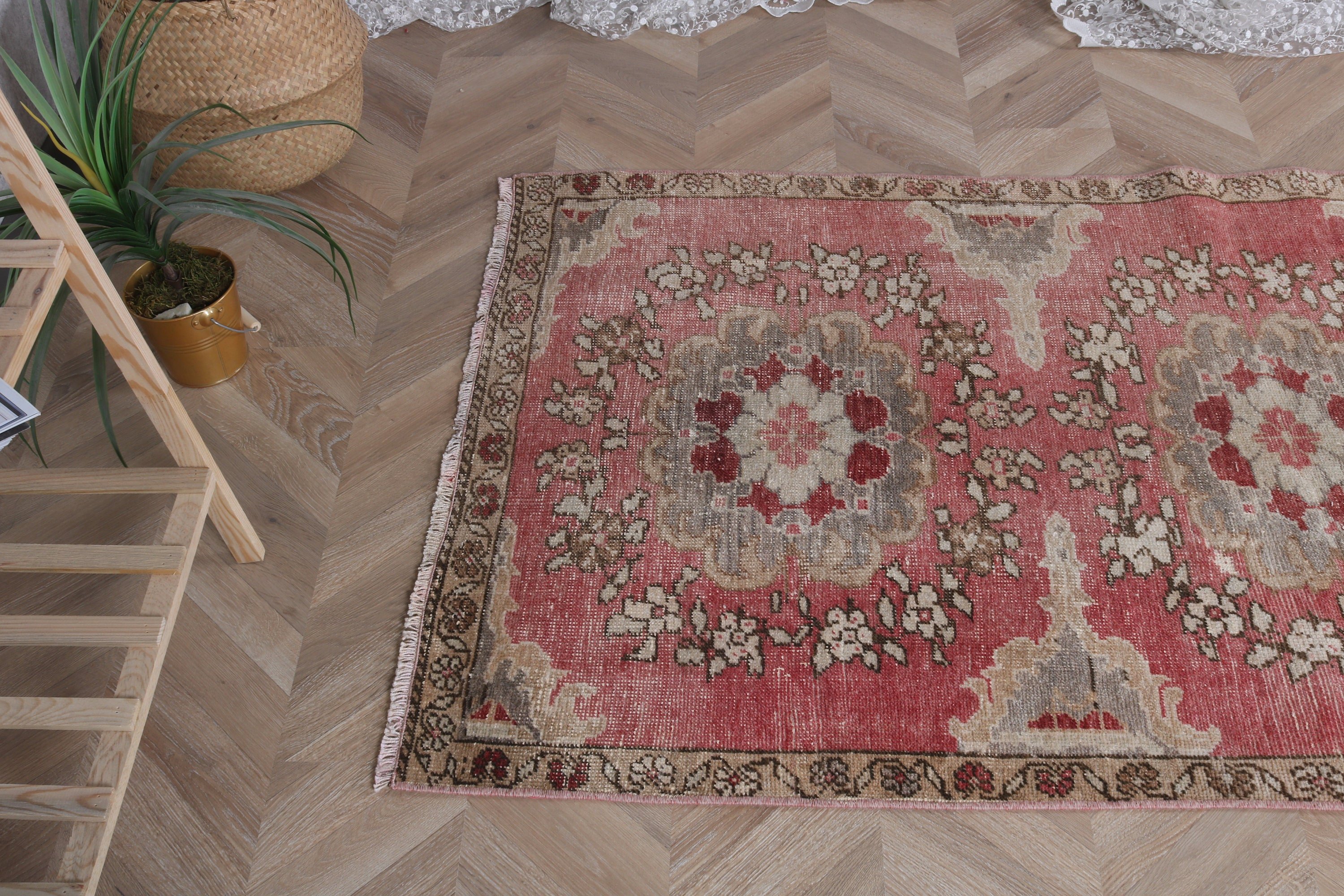 Türk Halıları, Oryantal Halı, Kabile Halısı, Çocuk Halısı, 3,1x6,1 ft Vurgulu Halı, Vintage Vurgulu Halı, Havalı Halılar, Pembe Nötr Halılar, Vintage Halı