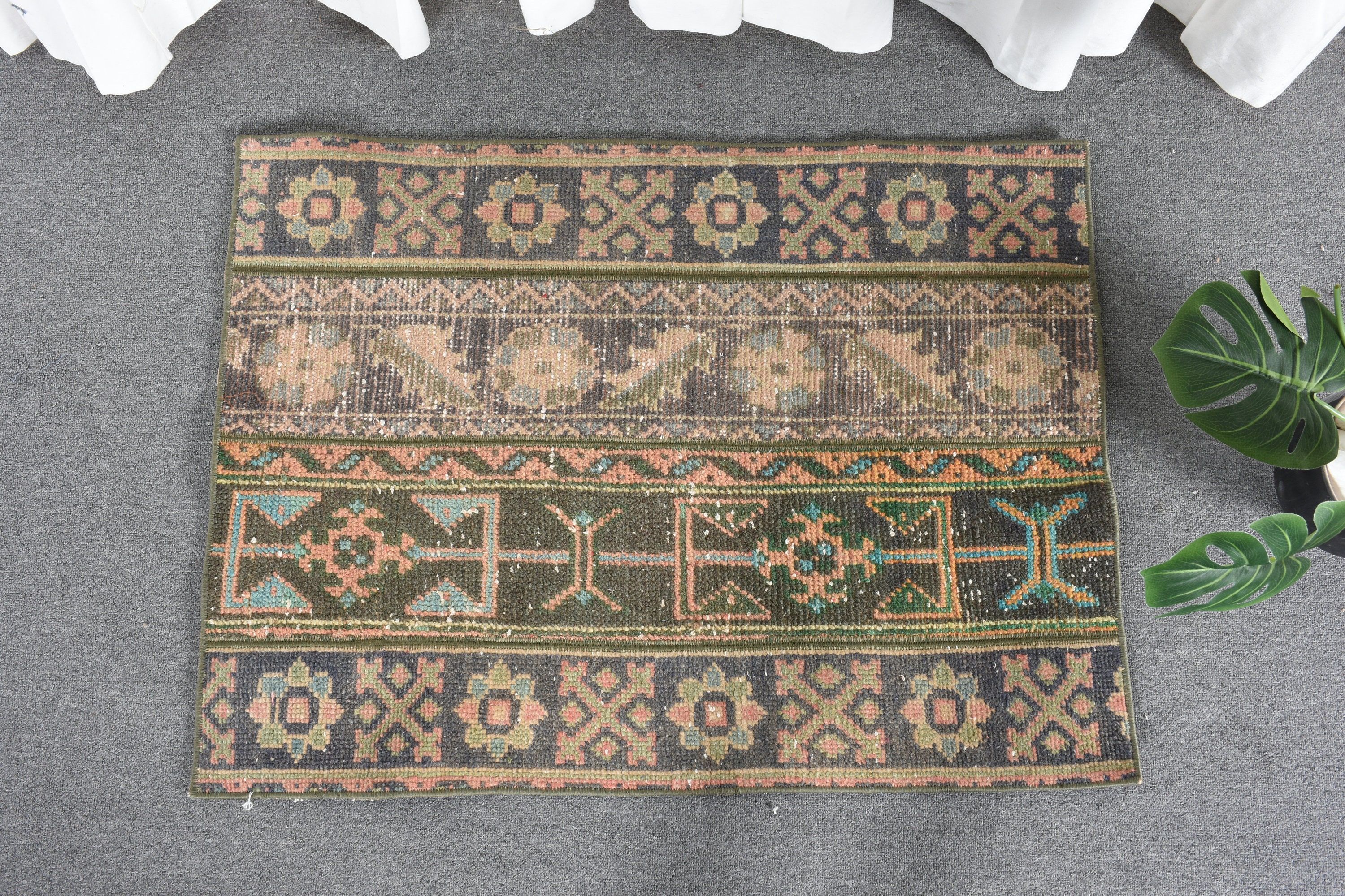 Old Rugs, 2.3x3.1 ft Small Rugs, Oushak Rug, Vintage Rugs, Bath Rug, Car Mat Rug, Oriental Rugs, Turkish Rugs, Green Anatolian Rug