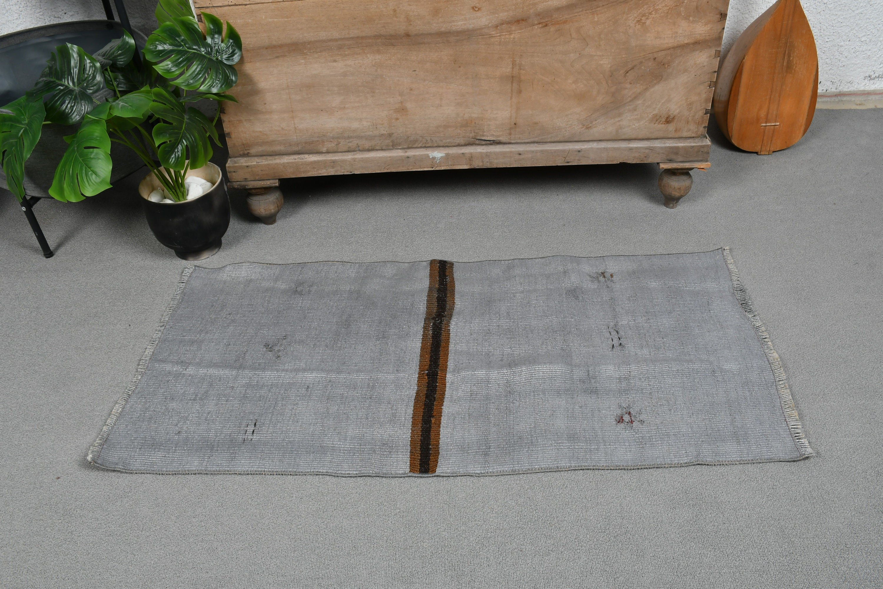 Gri Yer Halıları, Eski Halı, Vintage Halı, 1.8x3.7 ft Küçük Halı, Anadolu Halısı, Türk Halısı, Giriş Halıları, Giriş Halıları, Yün Halı, Kapı Paspası Halısı