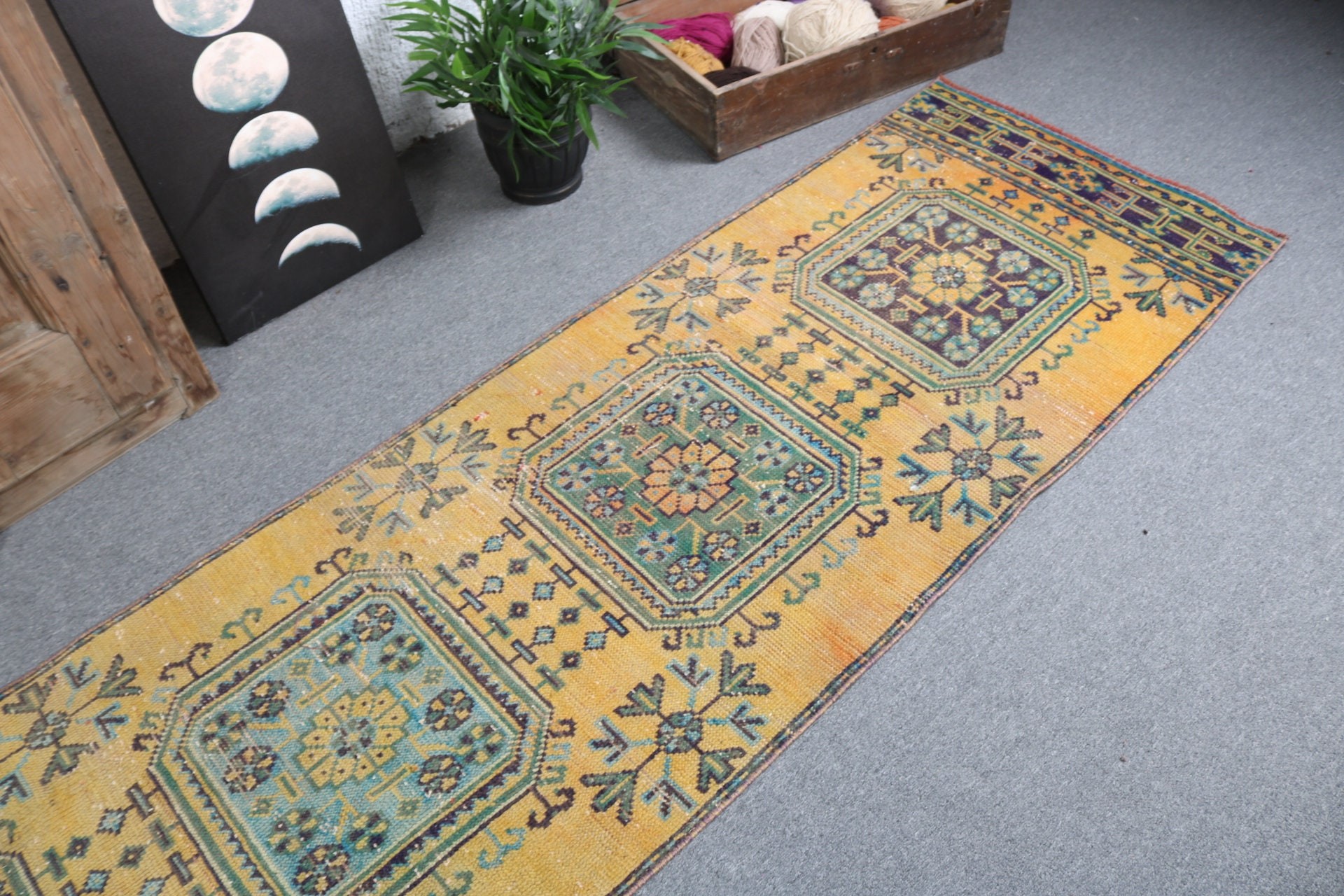 Cool Halı, 2.6x11.1 ft Runner Halıları, Türk Halıları, Uzun Runner Halıları, Beni Ourain Runner Halısı, Vintage Halılar, Sarı Antika Halı, Oushak Halı