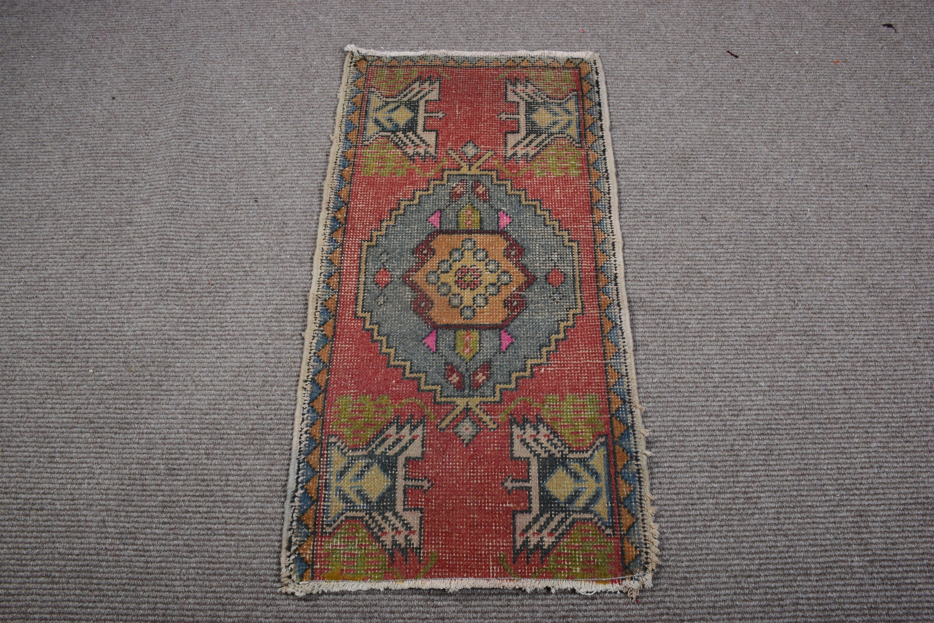 Vintage Halı, 1.7x3.3 ft Küçük Halılar, Kırmızı Antika Halı, Türk Halıları, Giriş Halıları, Mutfak Halıları, Fas Halısı, El Dokuma Halıları, Dış Mekan Halısı