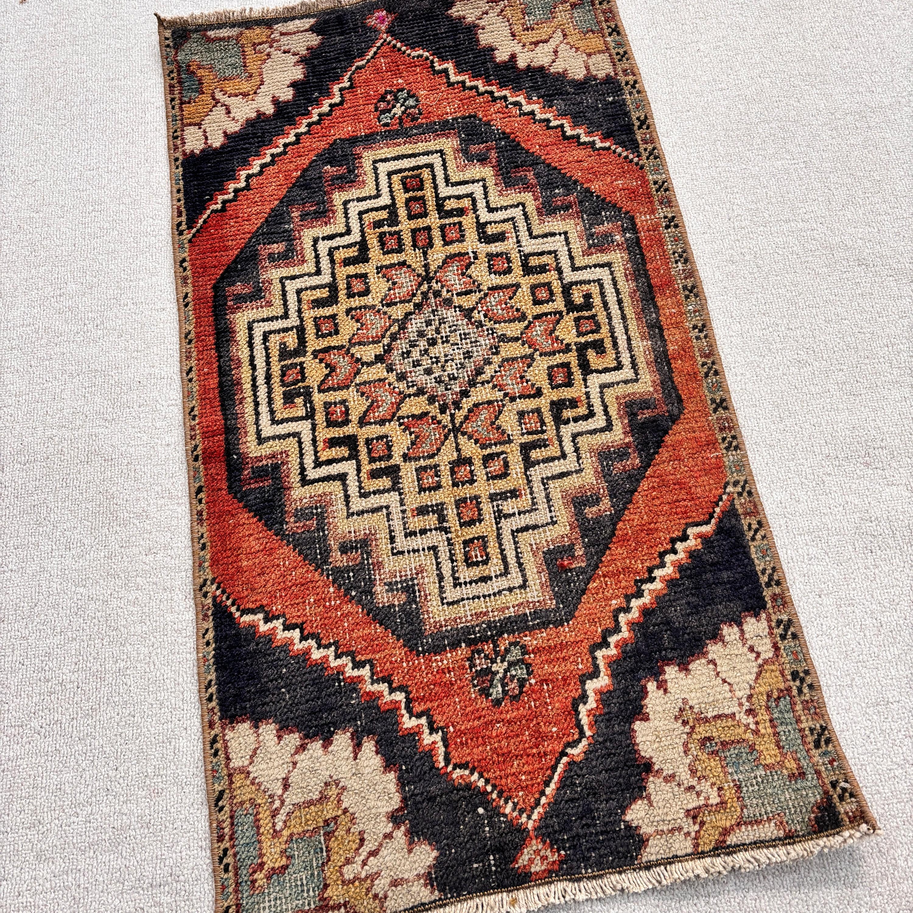 El Dokuma Halı, Mutfak Halıları, Kırmızı Anadolu Halısı, Giriş Halısı, Oushak Halısı, Türk Halıları, Vintage Halılar, Çocuk Halıları, 1.5x2.9 ft Küçük Halılar