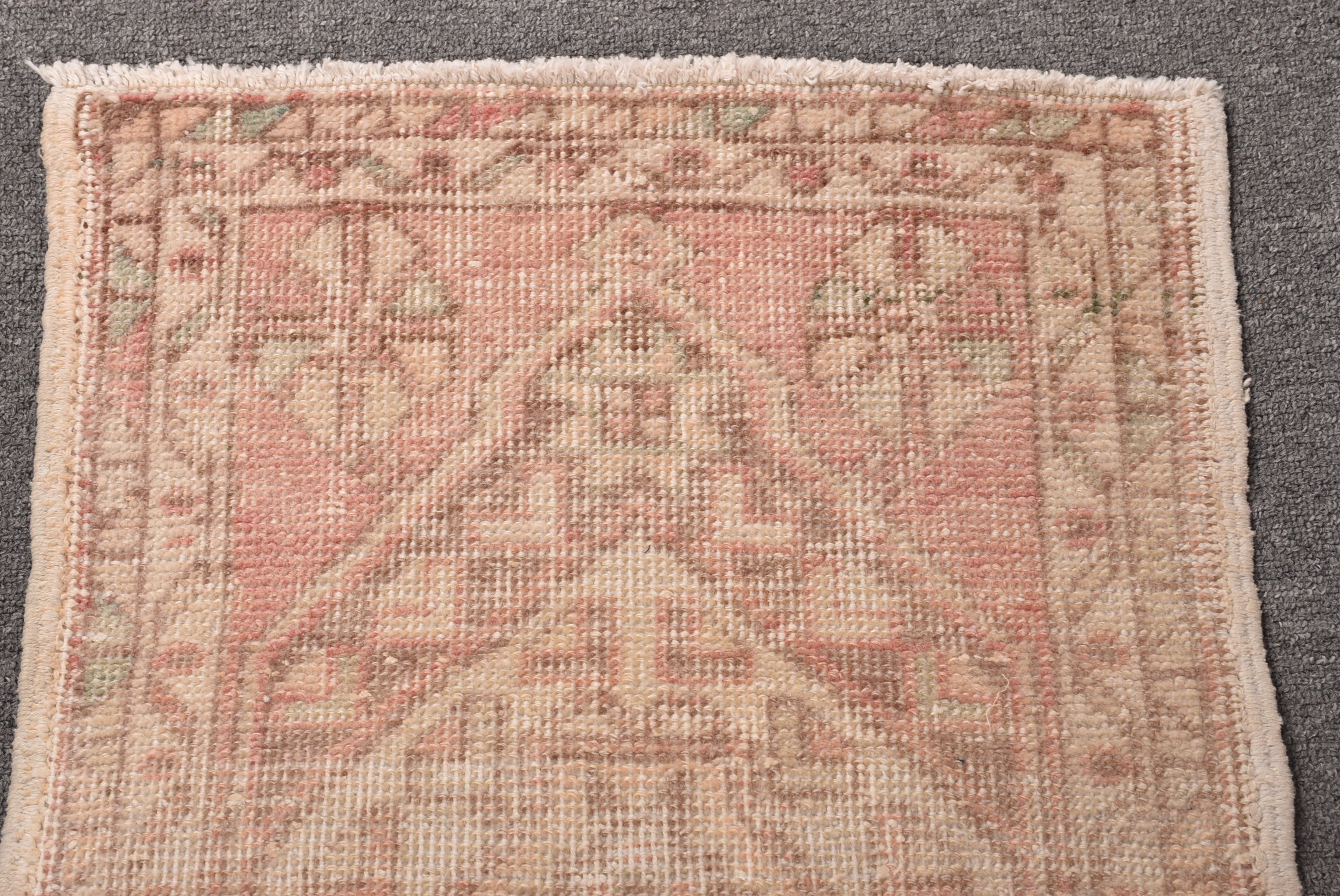 El Dokuma Halılar, Vintage Halı, Türk Halısı, Çocuk Halıları, 1.5x3 ft Küçük Halı, Bej Soğuk Halı, Küçük Vintage Halılar, Mutfak Halıları