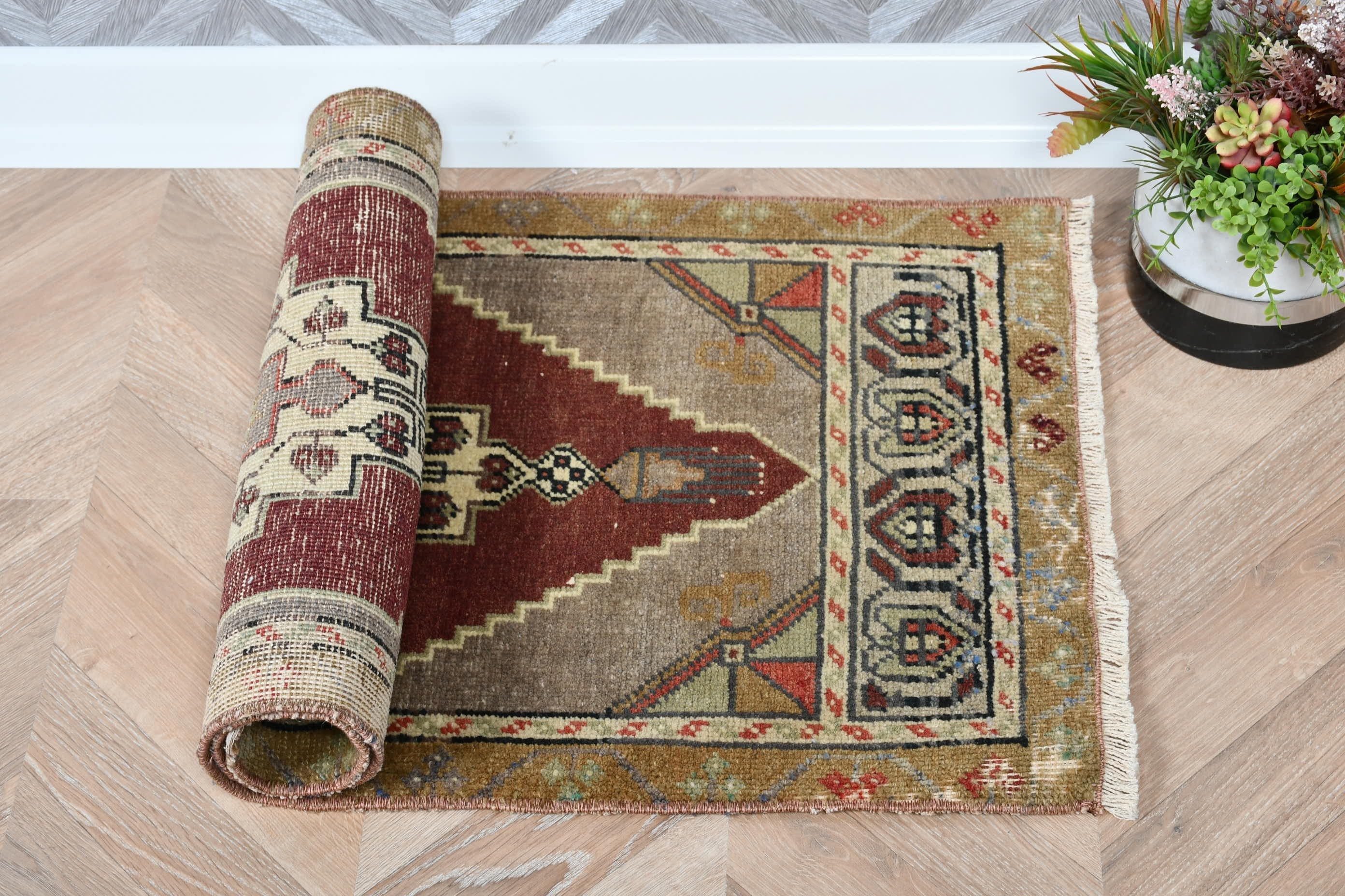 Vintage Halı, Türk Halısı, 1.5x3.3 ft Küçük Halılar, Paspas Halıları, Anadolu Halısı, Yün Halısı, Araba Paspas Halısı, Mor Fas Halıları, Eskitilmiş Halılar