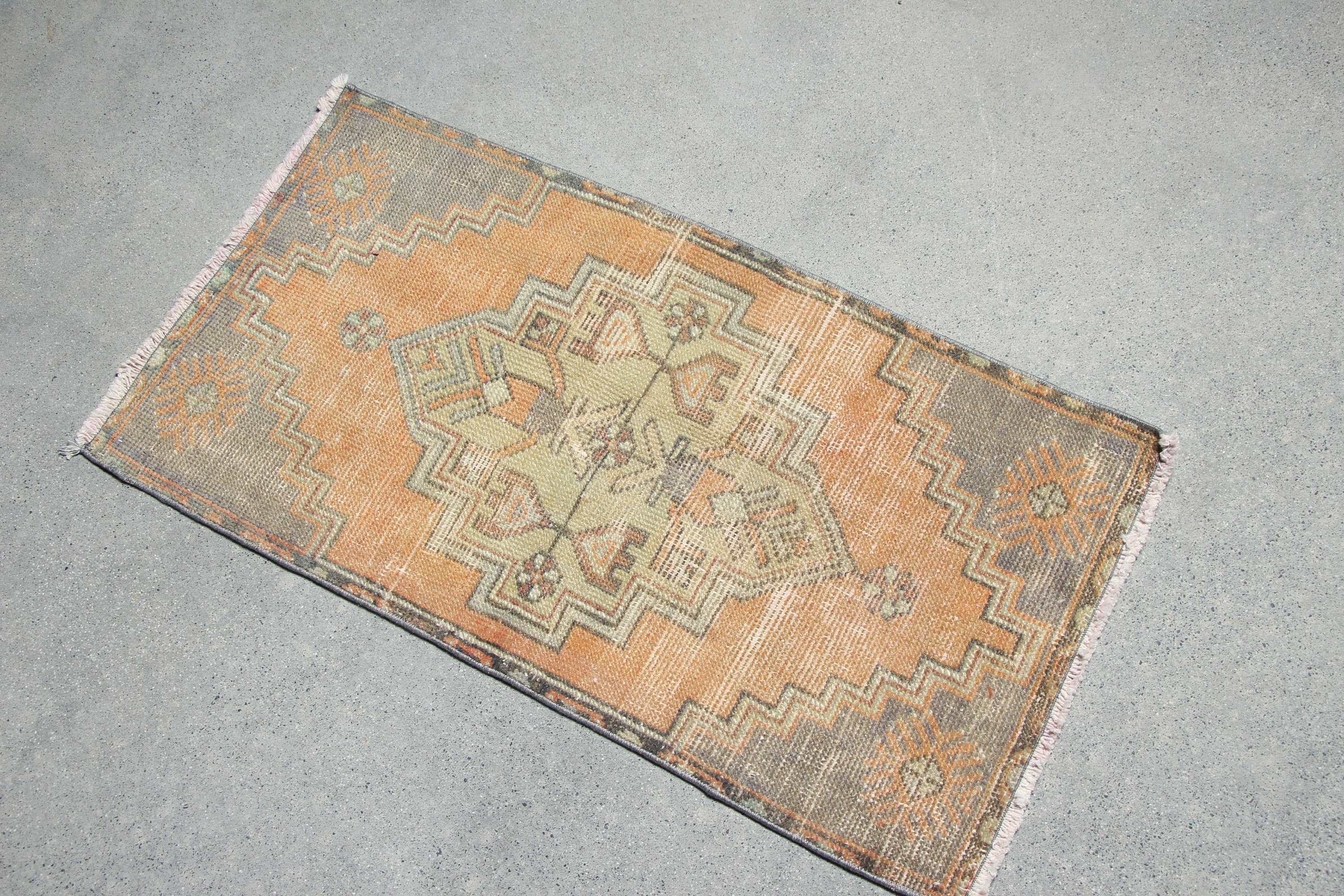 Vintage Halılar, Antika Halı, Çocuk Halıları, Oryantal Halı, Turuncu 1.5x2.8 ft Küçük Halı, Eski Halılar, Türk Halısı, Mutfak Halısı