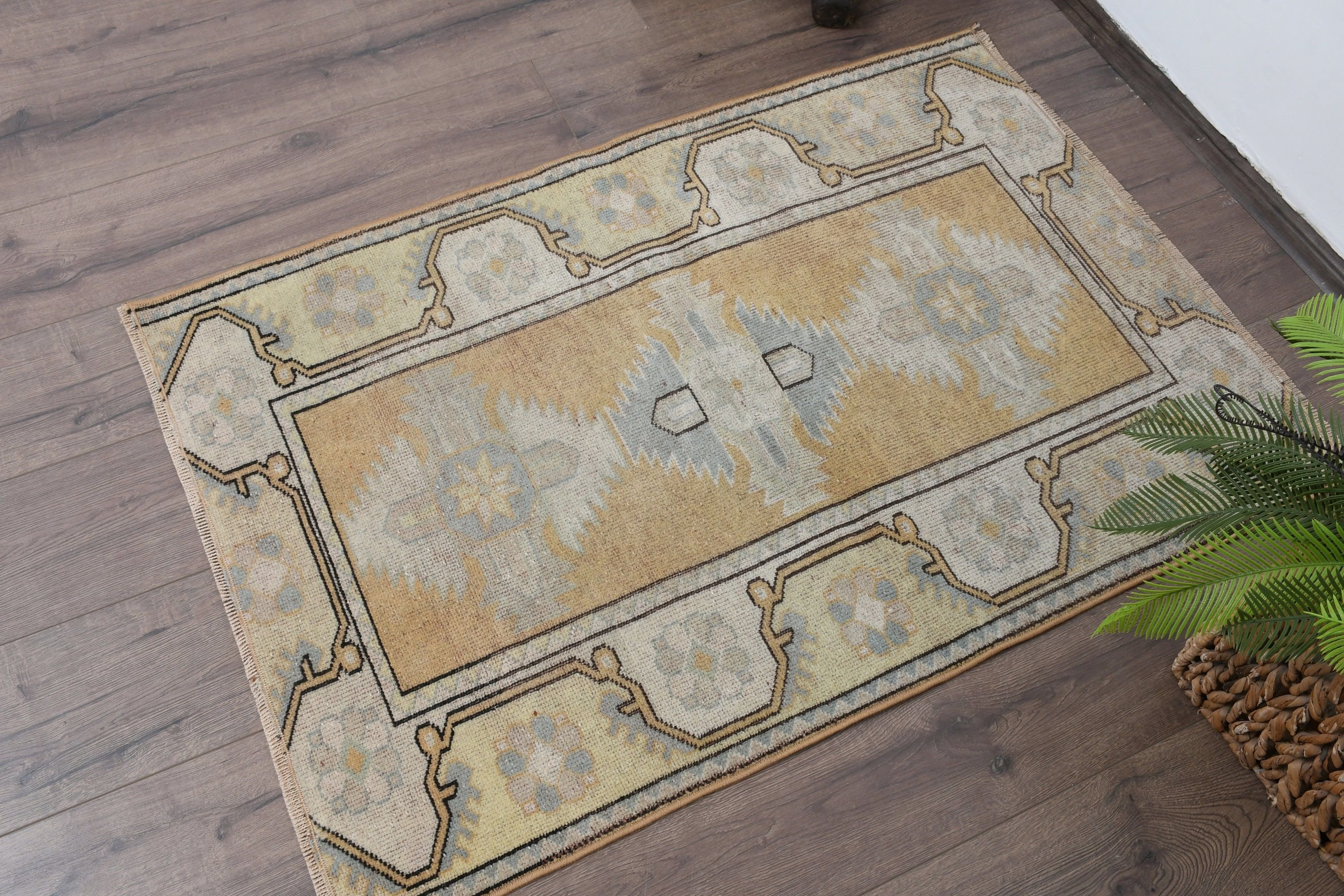 Vintage Rug, 2.7x3.9 ft Small Rug, Bedroom Rug, Turkish Rug, Nursery Rugs, Oushak Rugs, Entry Rug, Beige Anatolian Rugs, Rugs for Nursery