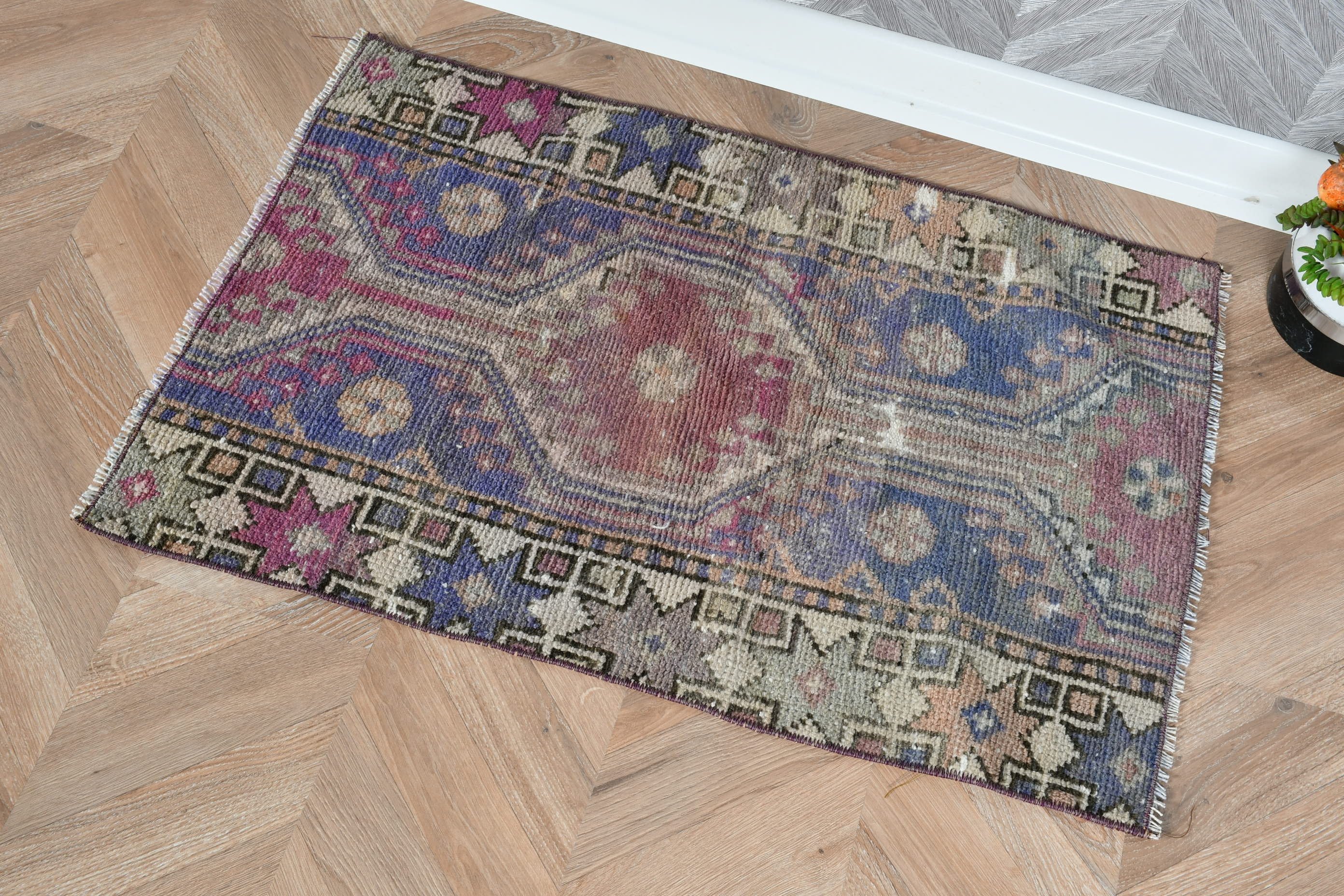 Mor Yer Halısı, Sevimli Halı, Vintage Halı, Yatak Odası Halısı, Çocuk Halısı, Anadolu Halıları, Banyo Halıları, 1.8x2.7 ft Küçük Halı, Türk Halısı