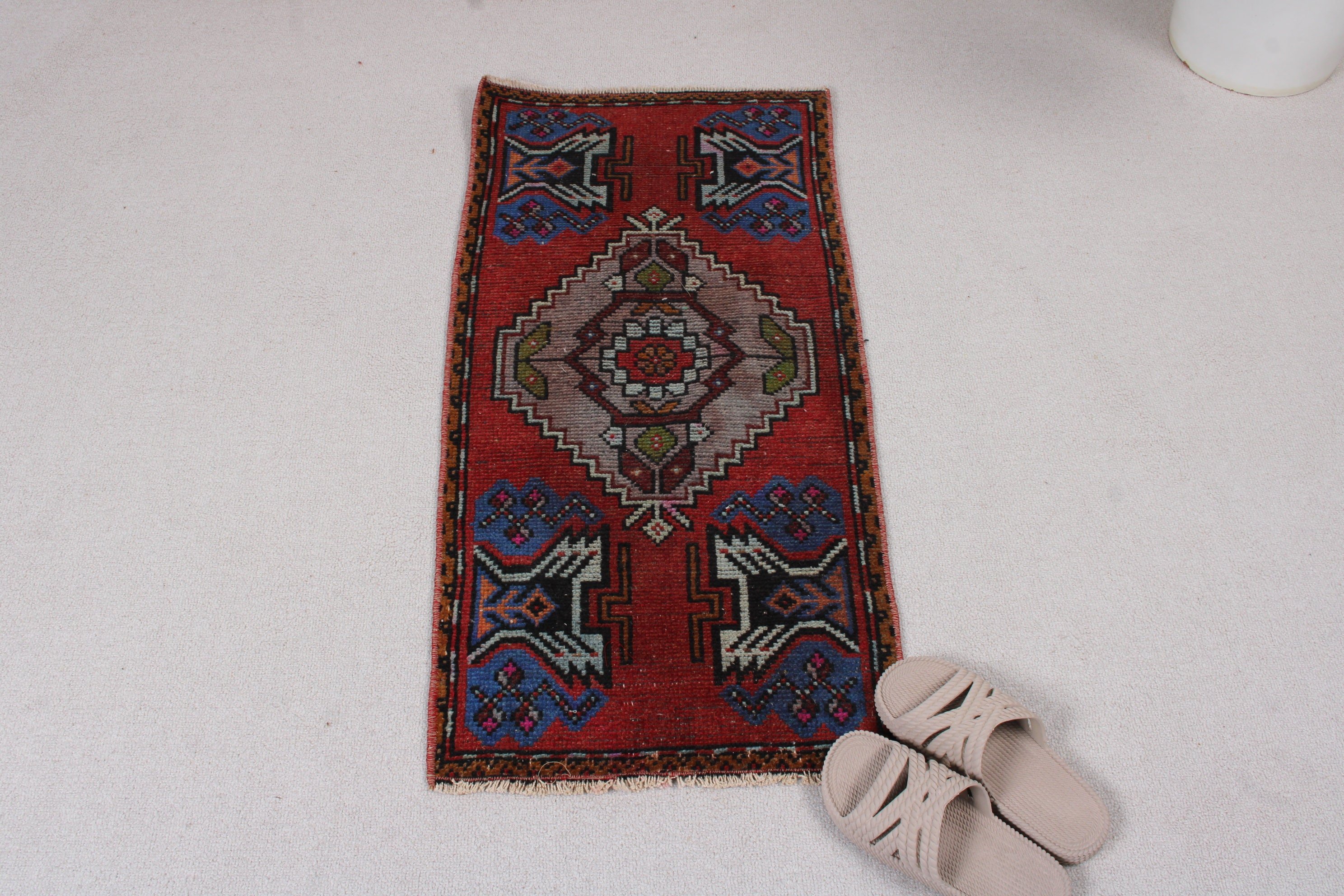 Vintage Halı, Küçük Vintage Halılar, 1.5x3.1 ft Küçük Halı, Çocuk Halıları, Mutfak Halıları, Ofis Halıları, Türk Halısı, El Dokuma Halı, Kırmızı Nötr Halı