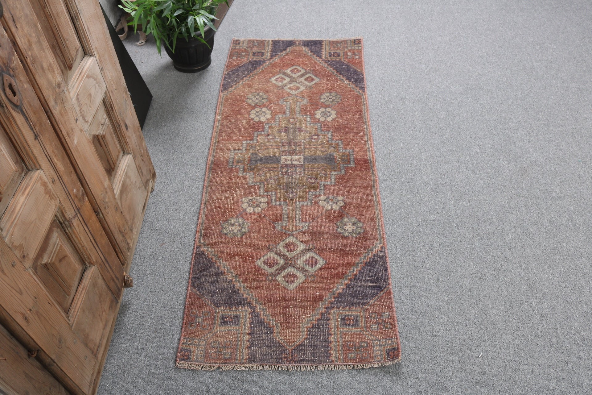 Türk Halıları, Oushak Halısı, 1.8x4.7 ft Küçük Halı, Kırmızı Antika Halılar, Vintage Halılar, Yün Halılar, Mutfak Halısı, Kapı Paspası Halısı, Yatak Odası Halıları