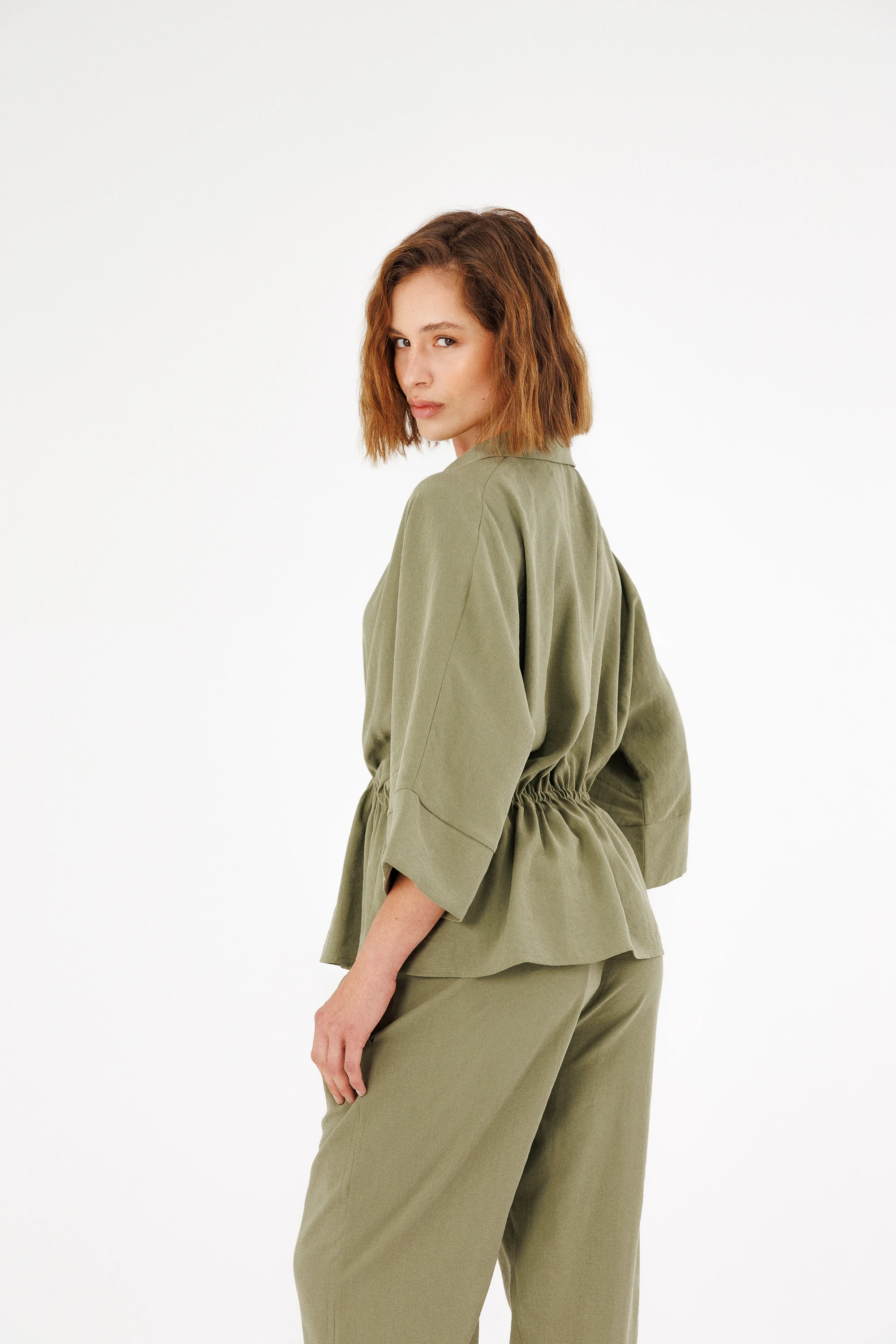 Büzgü Detaylı V yaka Gömlek